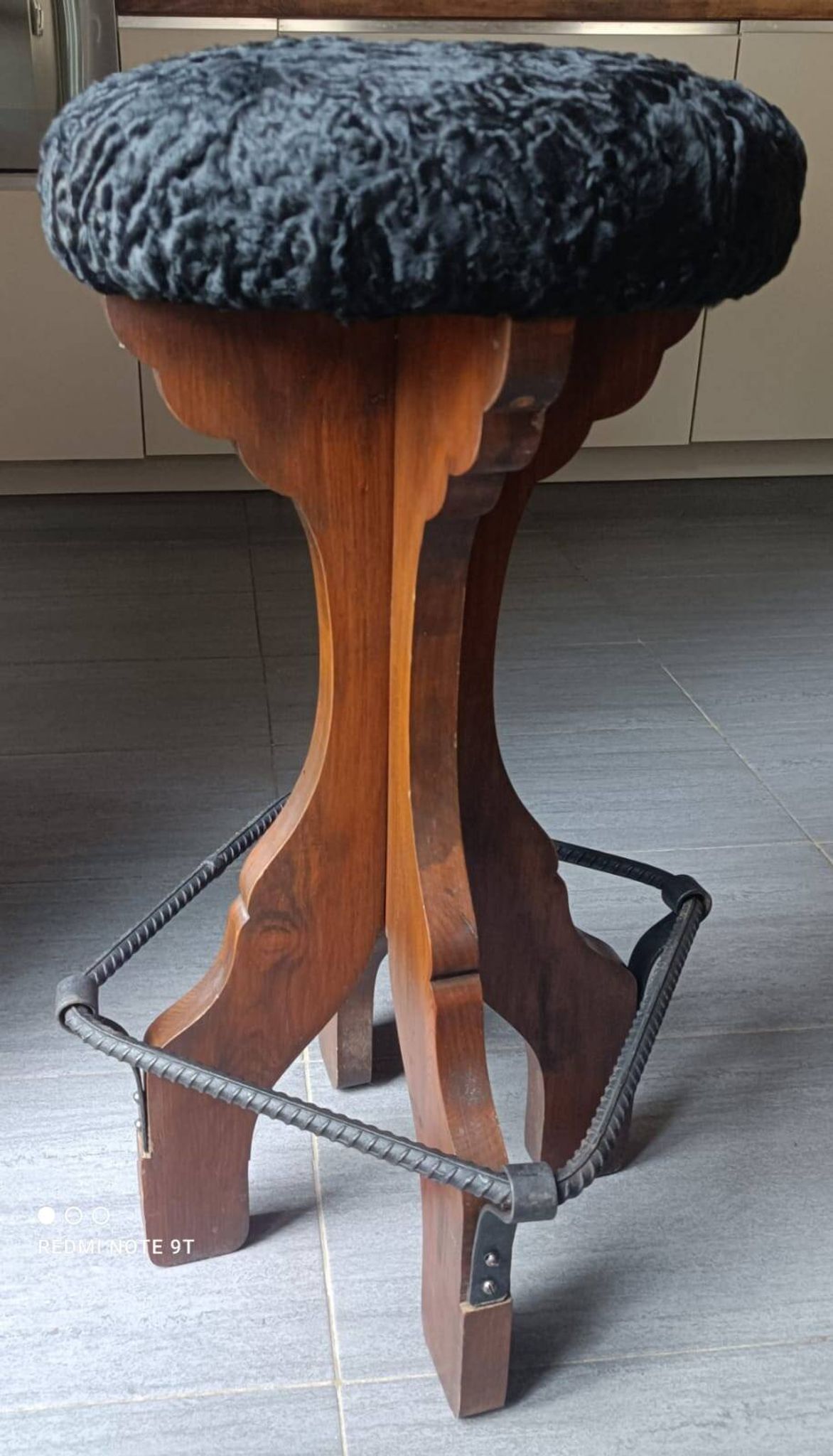Chaise de bar brutaliste