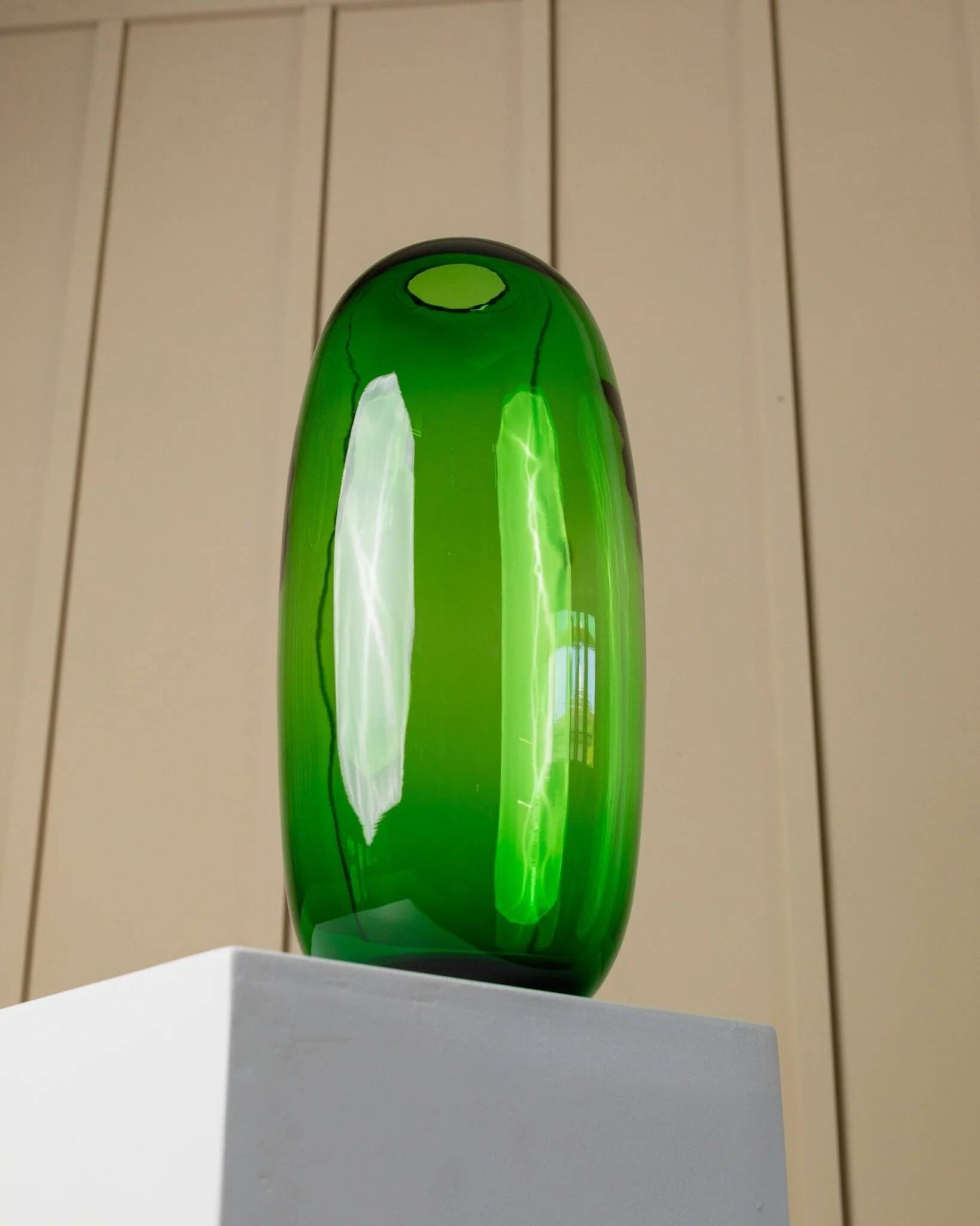 Vase en verre vert vintage XXL, design ovale des années 50 par Maria Vinka pour Ikea (série Stockholm, années 1990)