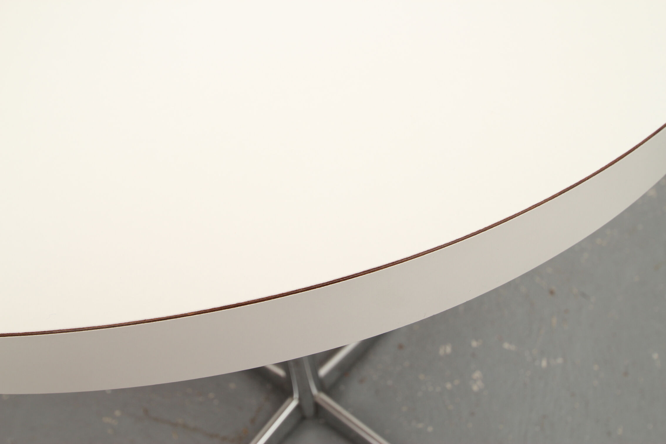 70s coffetbale in white