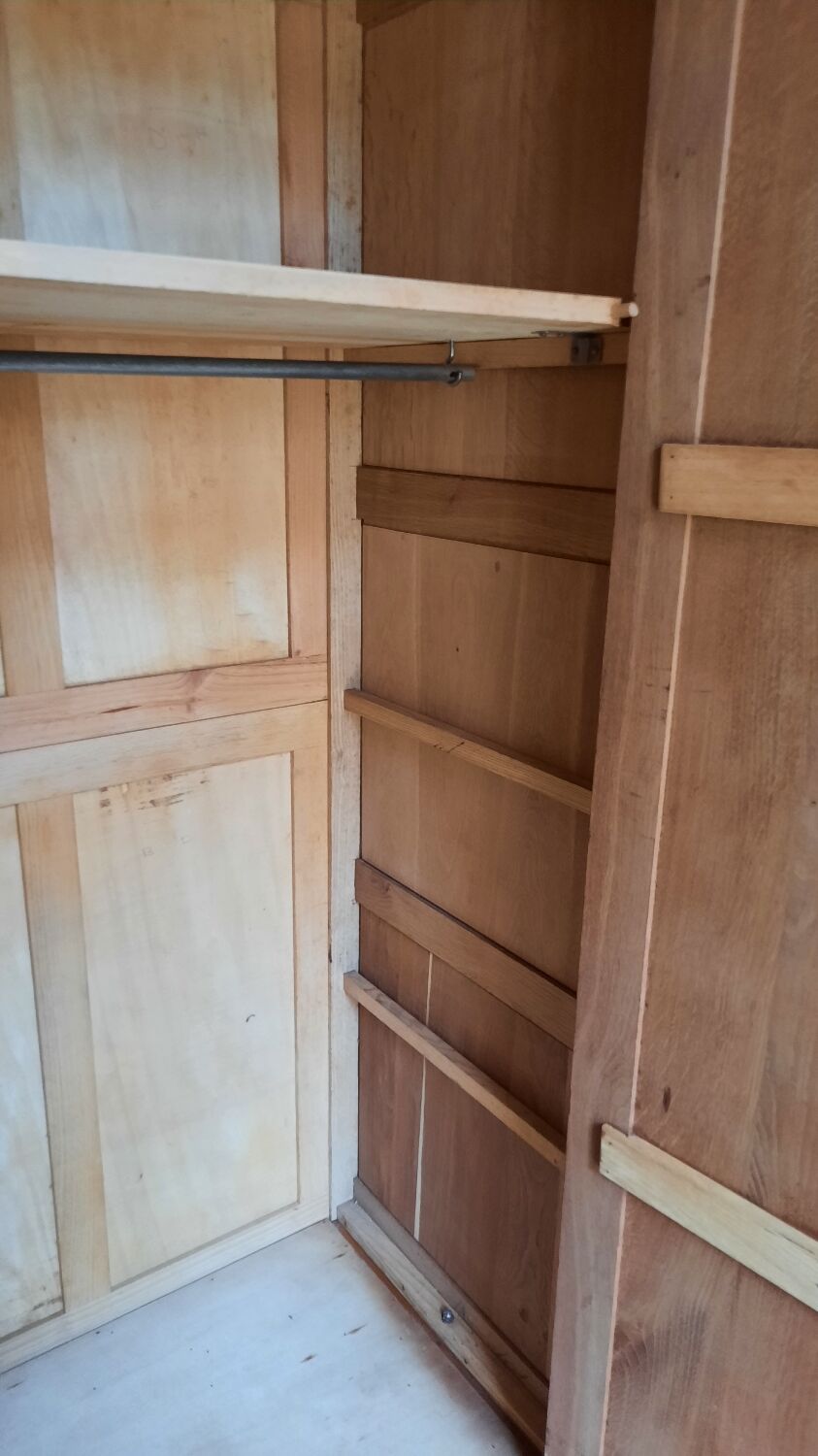Armoire parisienne