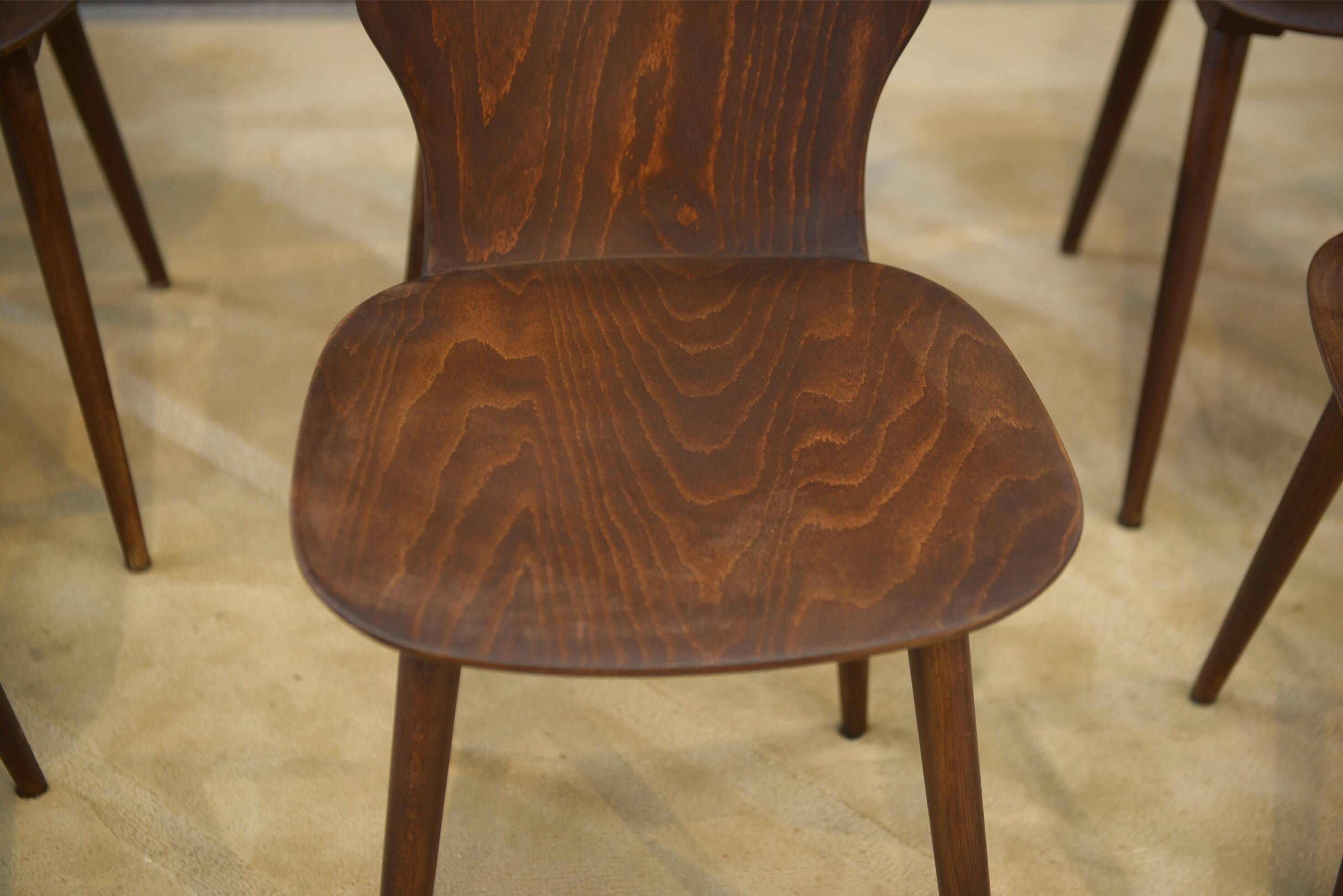 Ensemble de 8 chaises Baumann modèle “Gentiane” Henri Julien 1960’s