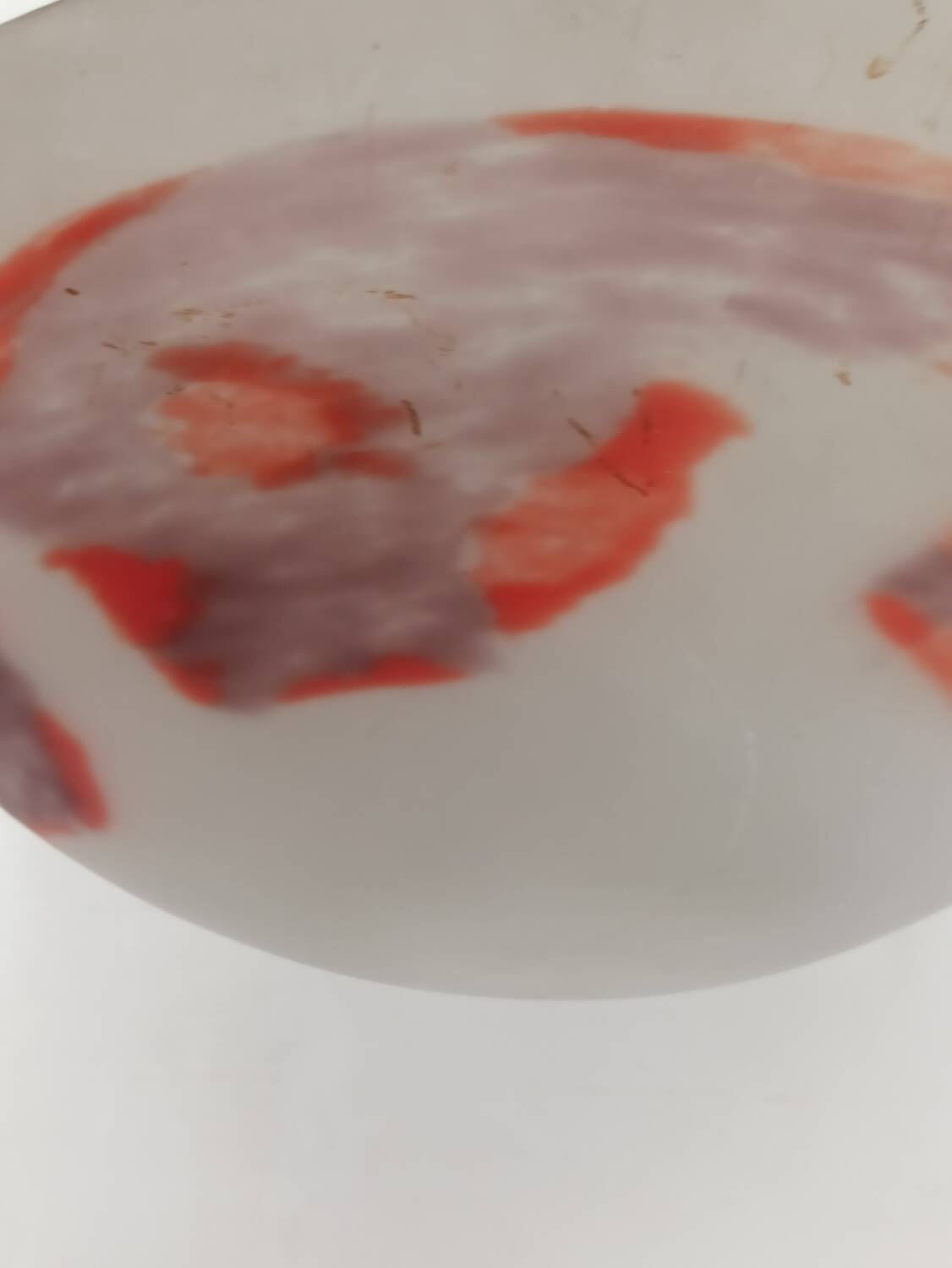 Art Deco suspension in glass paste and twisted brass chain signed Degué.