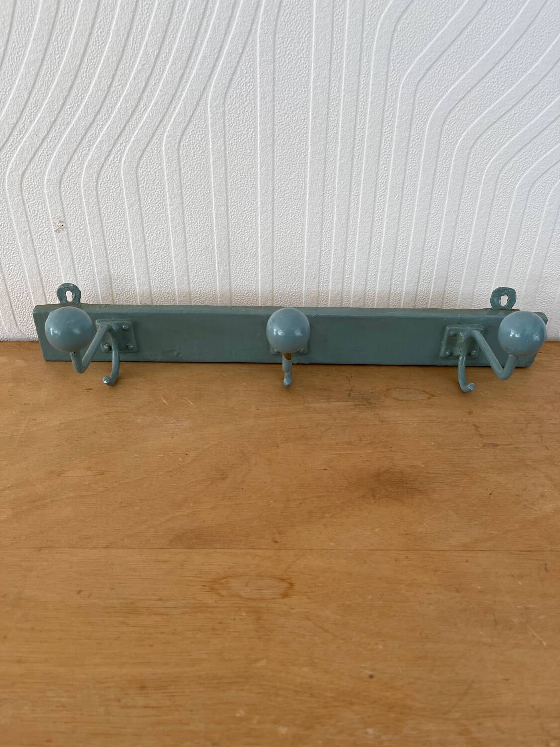 Set of 2 shelves and 1 vintage coat rack