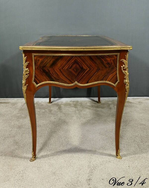 Petit Bureau de Milieu en Acajou et Palissandre, style Louis XV, époque Napoléon III – Milieu XIXe