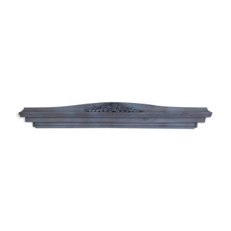 Wardrobe pediment