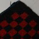 Tapis vintage en laine à carreaux rouges et noirs 3x6, 107x180 cm SK 70252