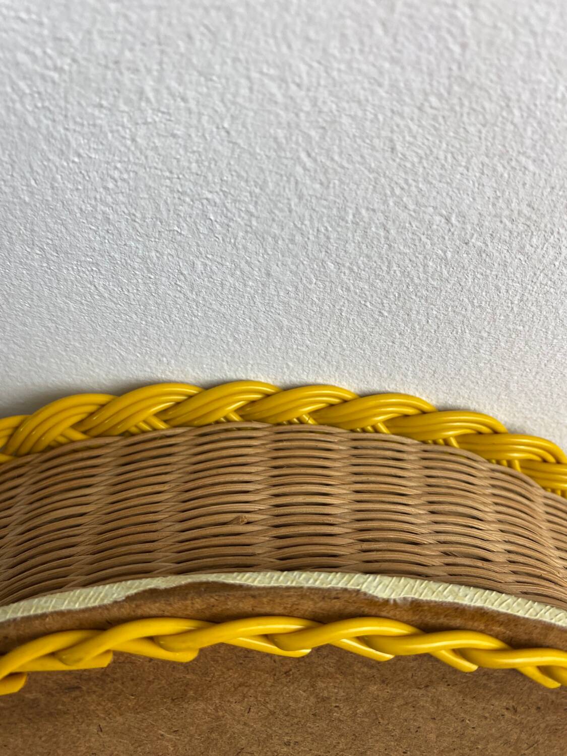 Scoubidou and rattan basket
