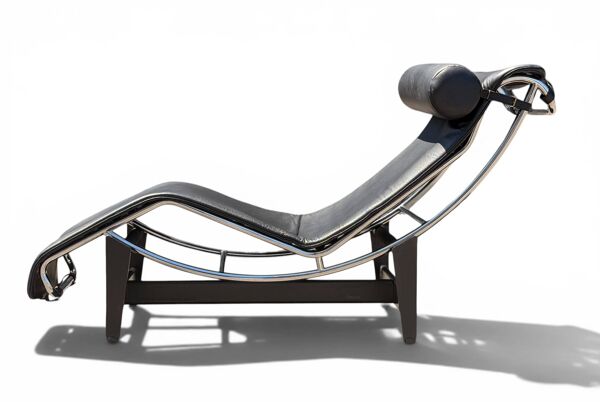 Chaise Longue LC4 Le Corbusier pour Cassina en cuir noir