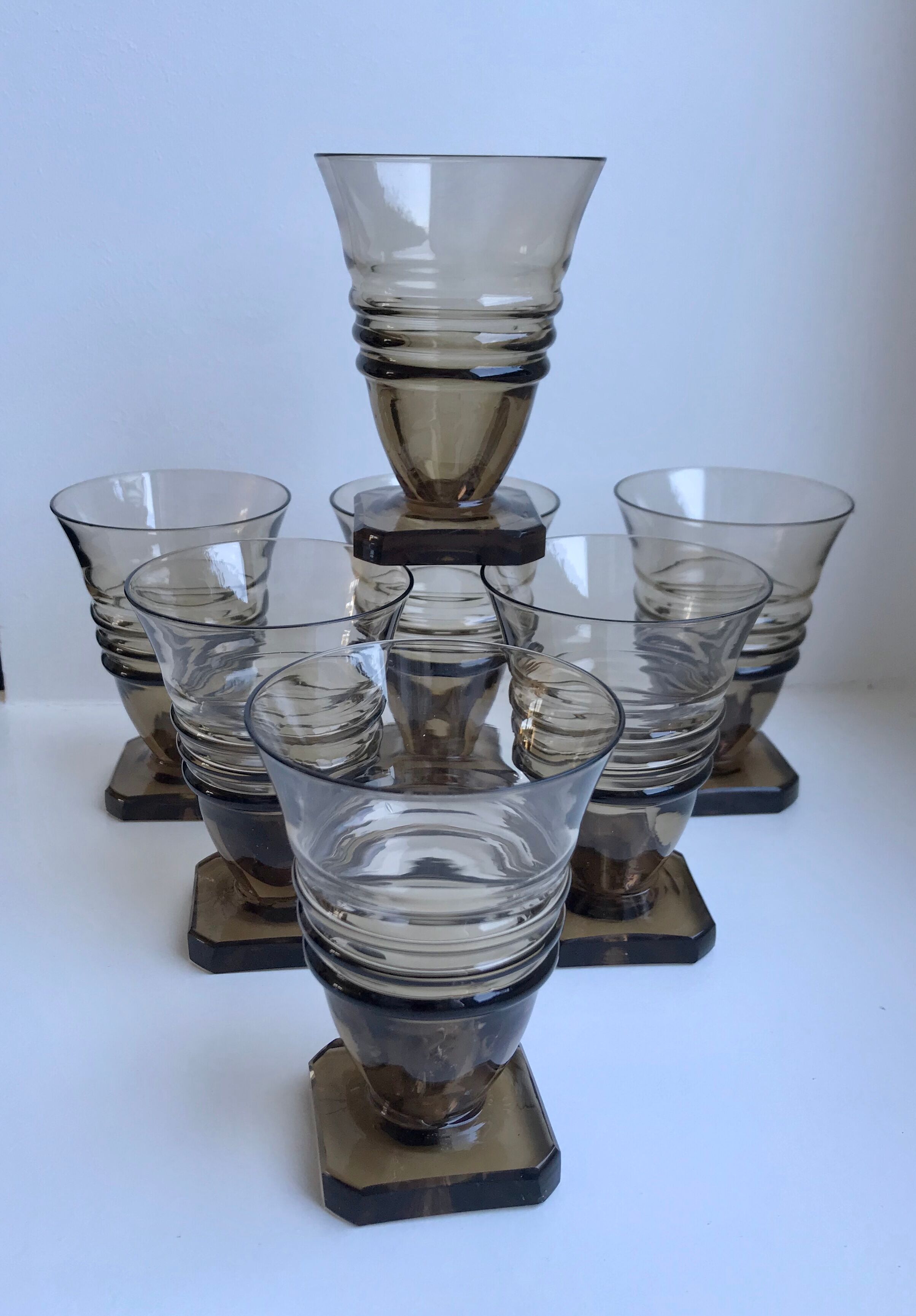 Set of 7 glasses in art deco smoked glass 30s