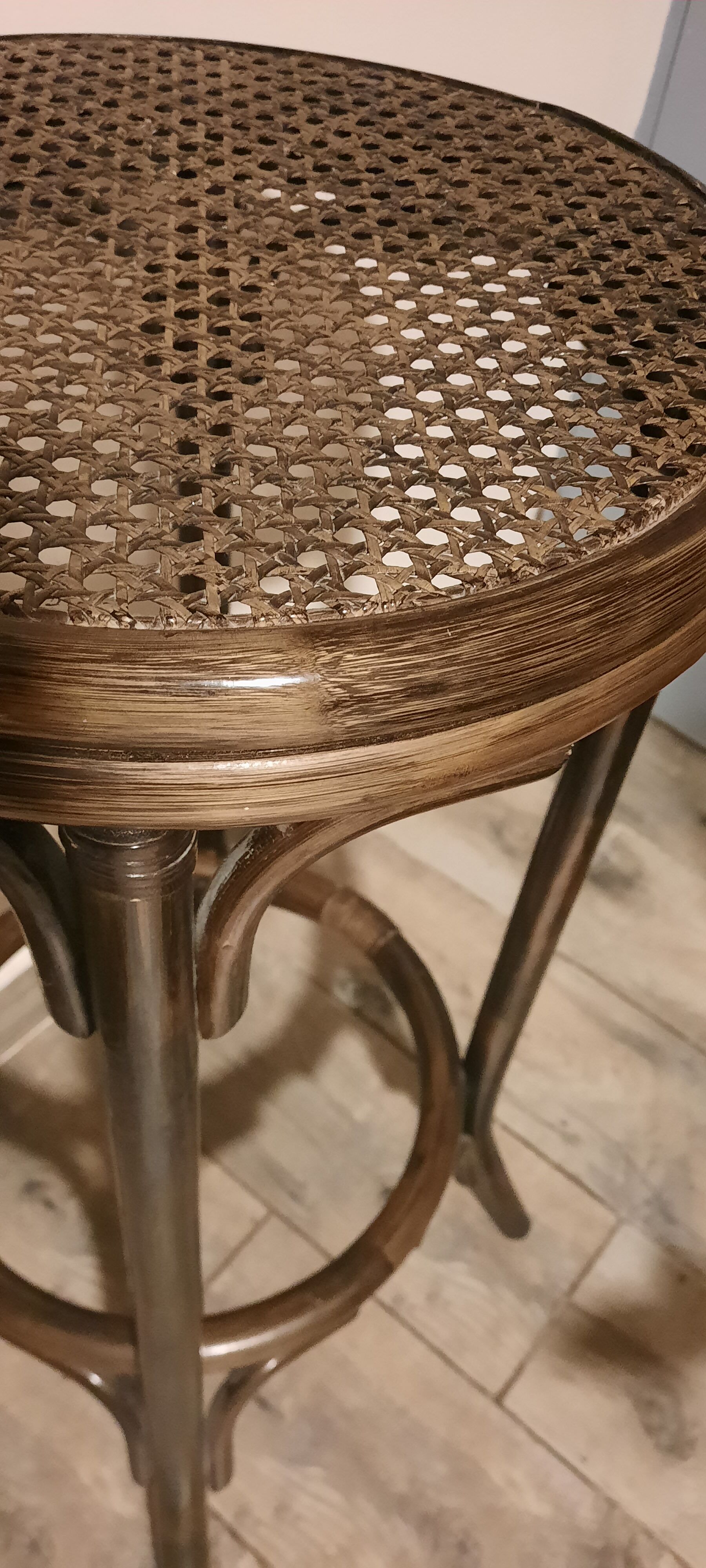 Bar stool