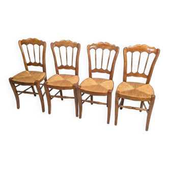 4 rustic farmhouse chairs made of wood and straw