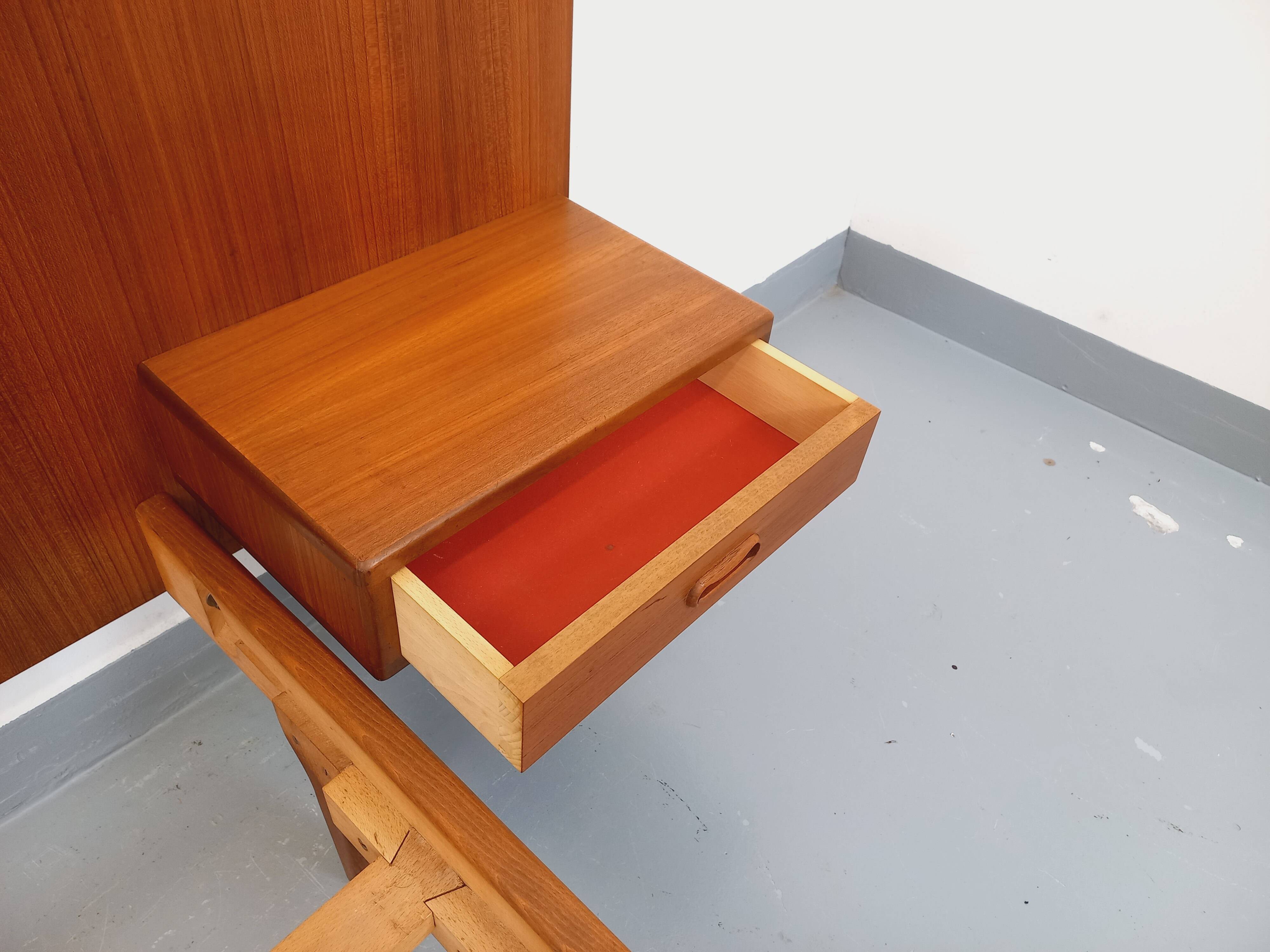 Lit double vintage scandinave en teck des années 60 avec chevets intégrés