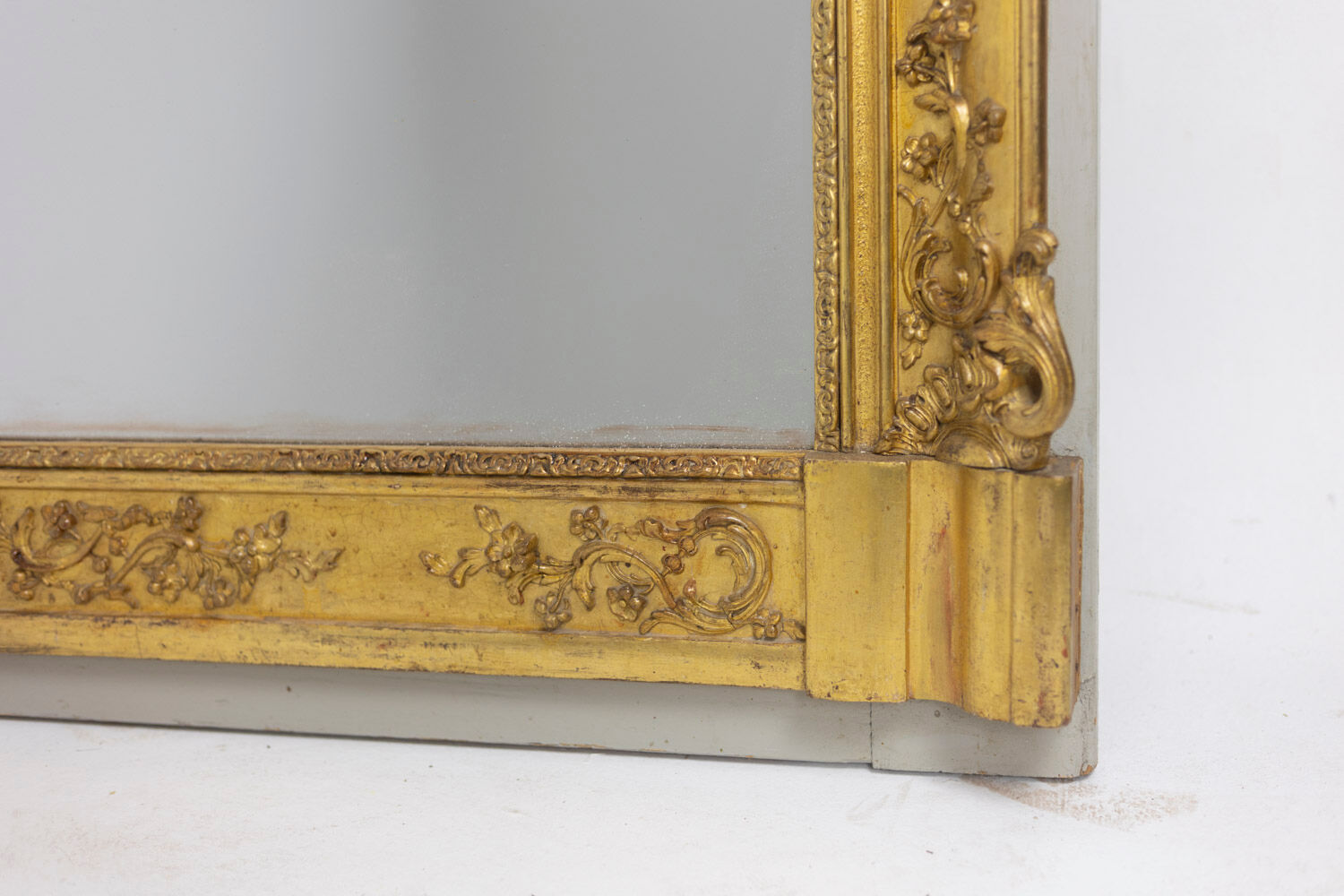Regency style Trumeau in wood and gilded stucco, nineteenth century