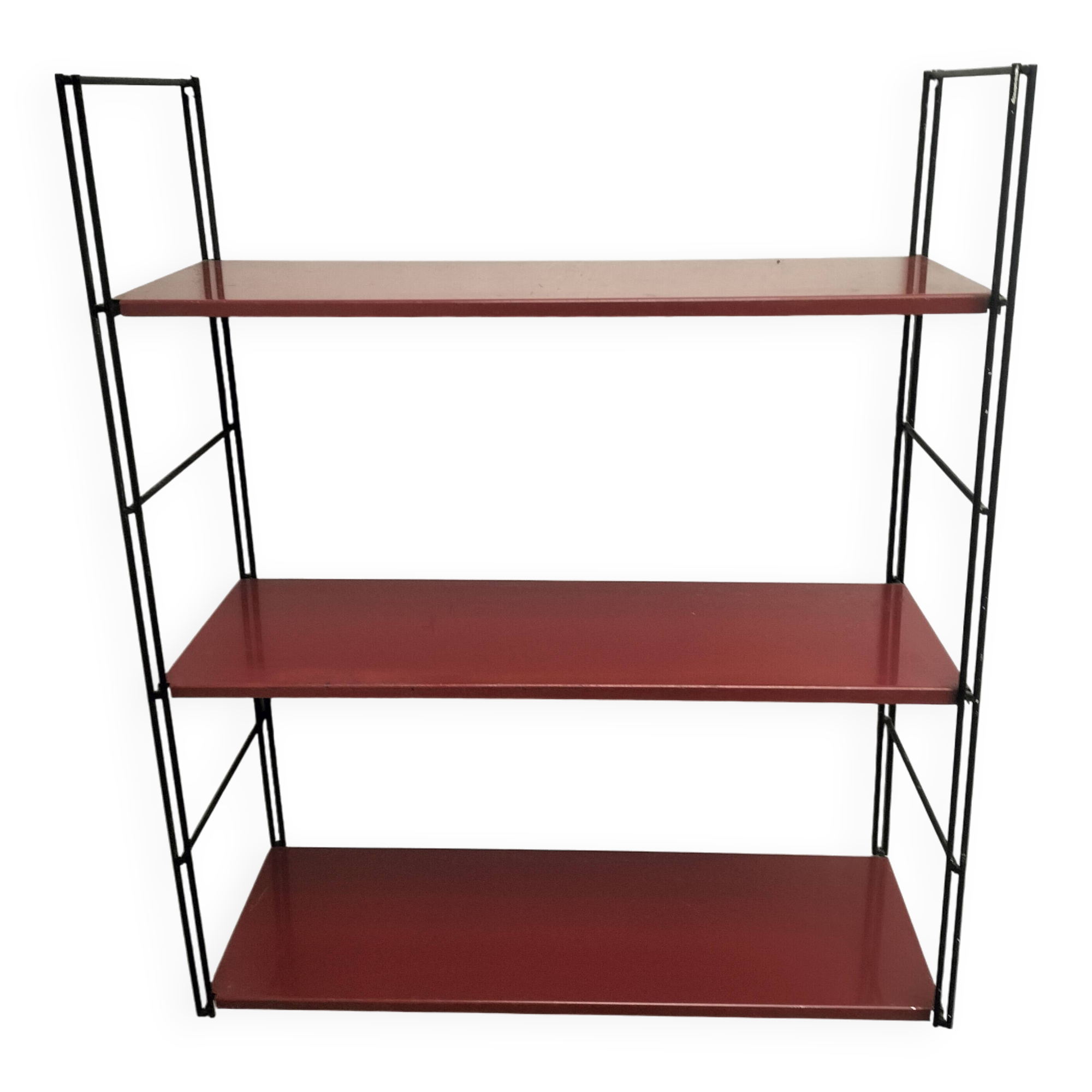 Metal string shelf