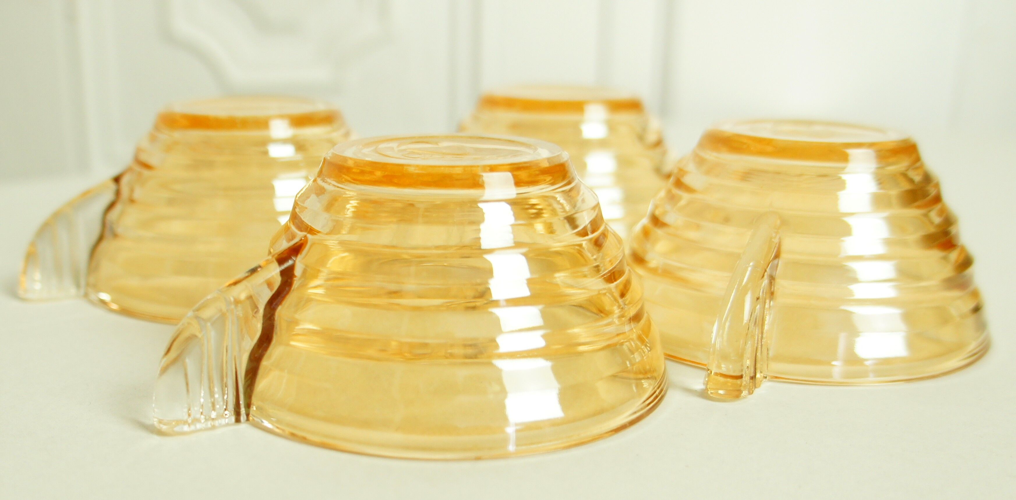 4 cups Art Deco style set in iridescent glass "Gondolo"