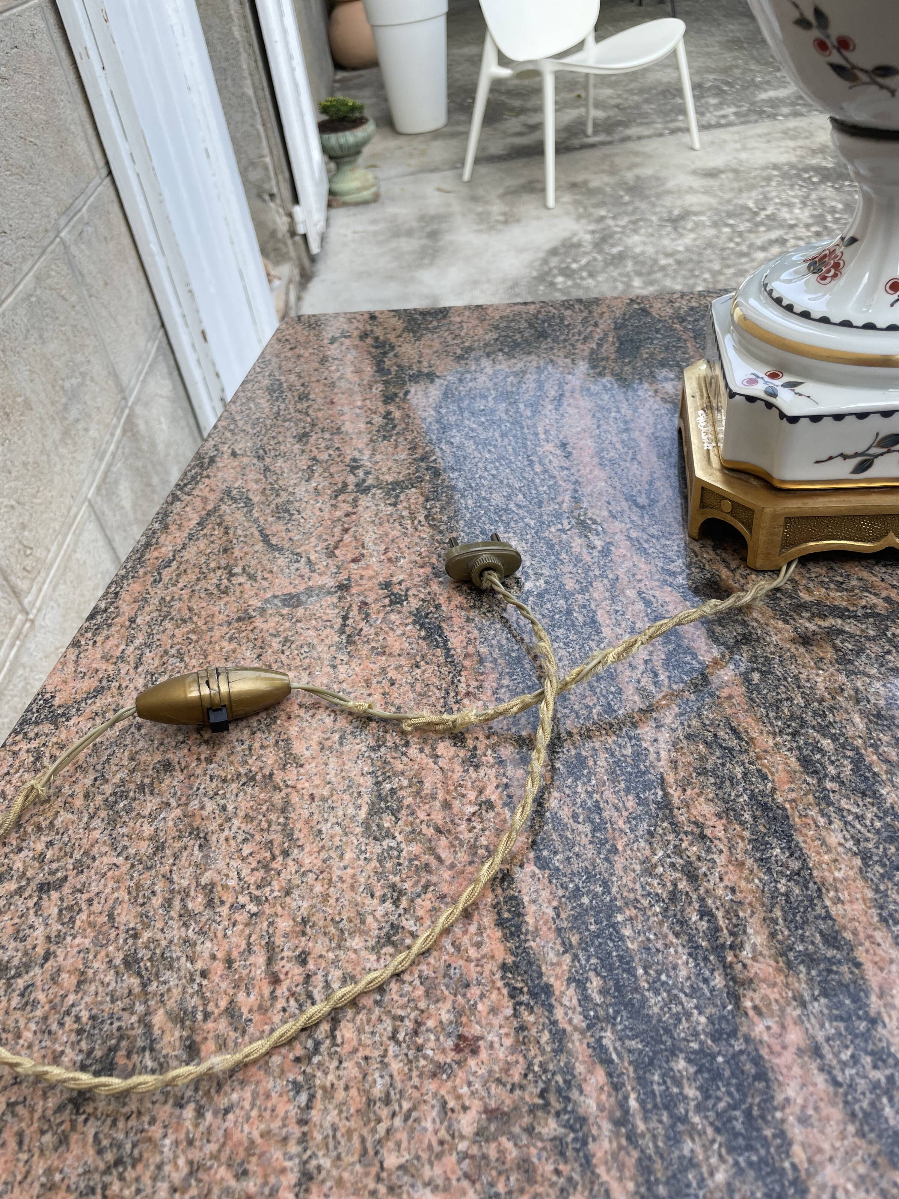 Important Paris porcelain lamp base