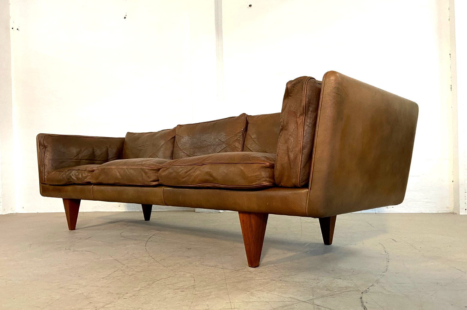 V11 sofa by Illum Wikkelsø for Holger Christiansen, 1960s