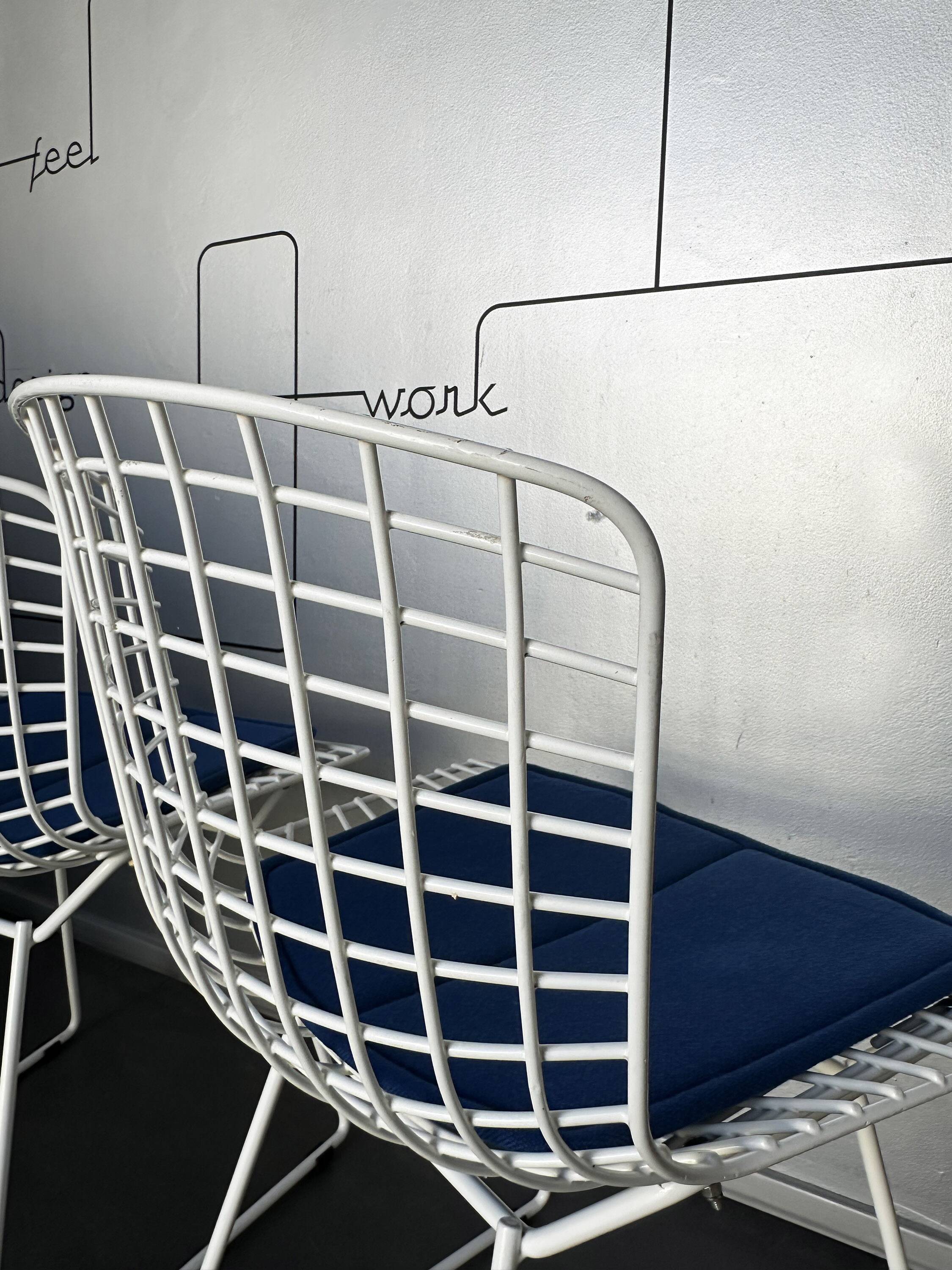 Pair of dining chairs 420 by Harry Bertoia for Knoll International, 1970s.
