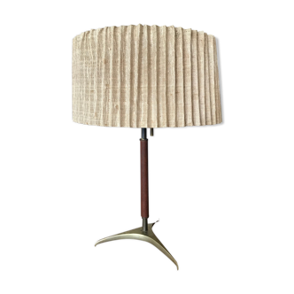 Lampe en laiton et palissandre par J.T Kalmar, Autriche, circa 1950.