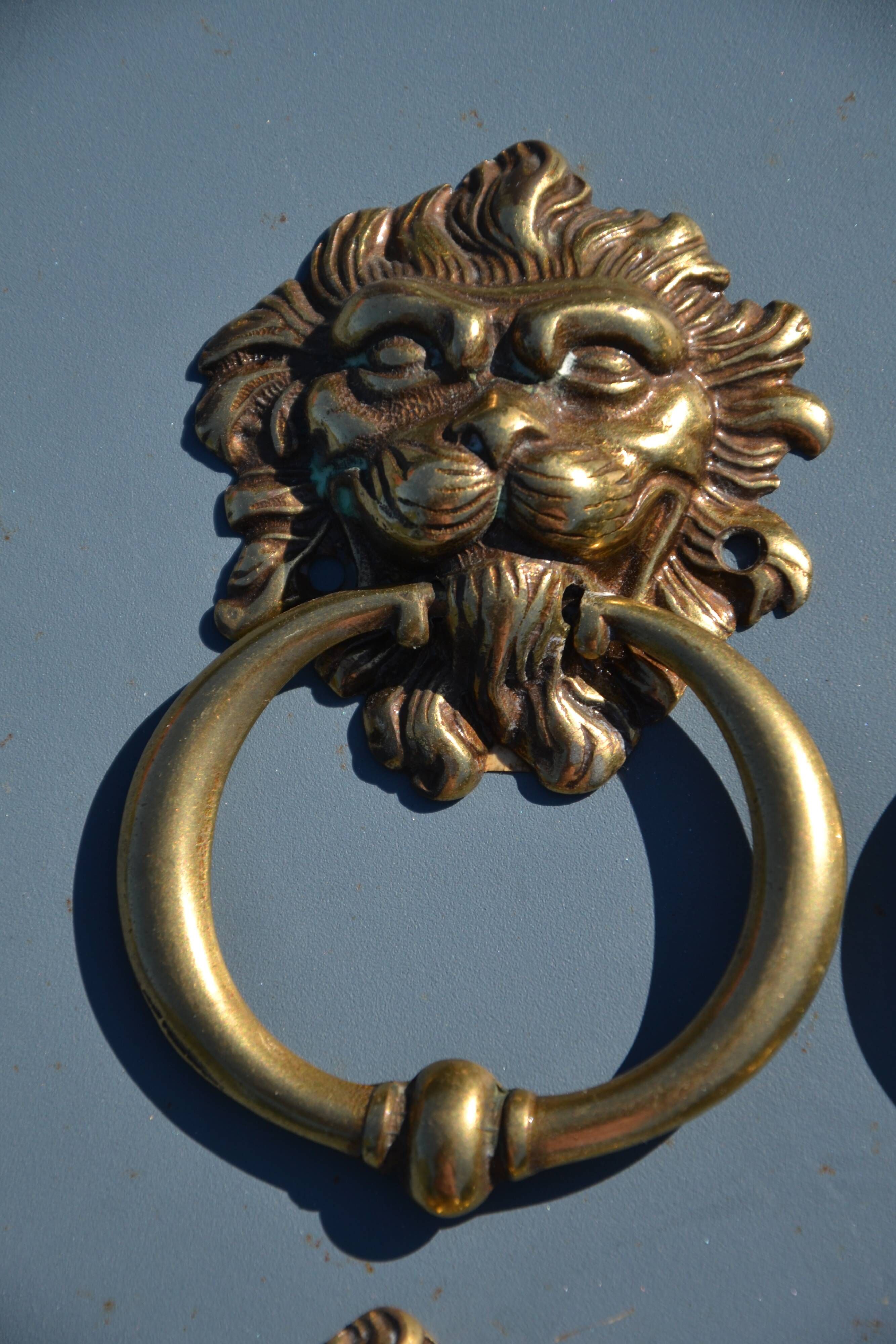 4 antique lion head furniture handles from La Samaritaine.