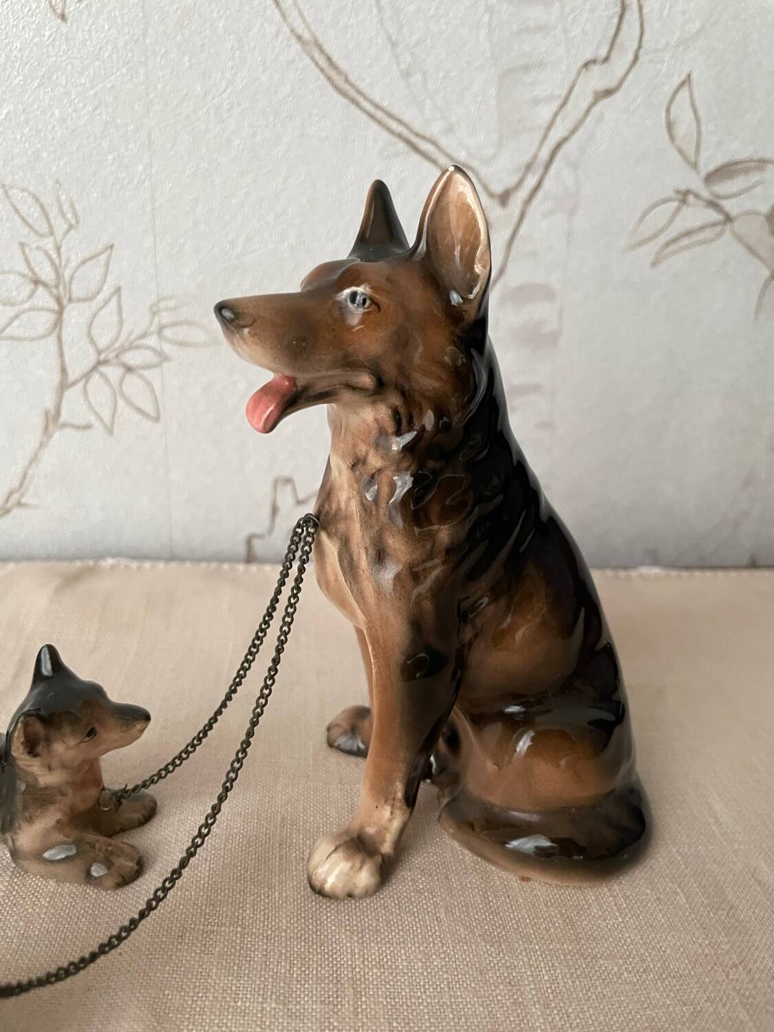 Figurine chien berger et ses 2 petits en céramique vintage