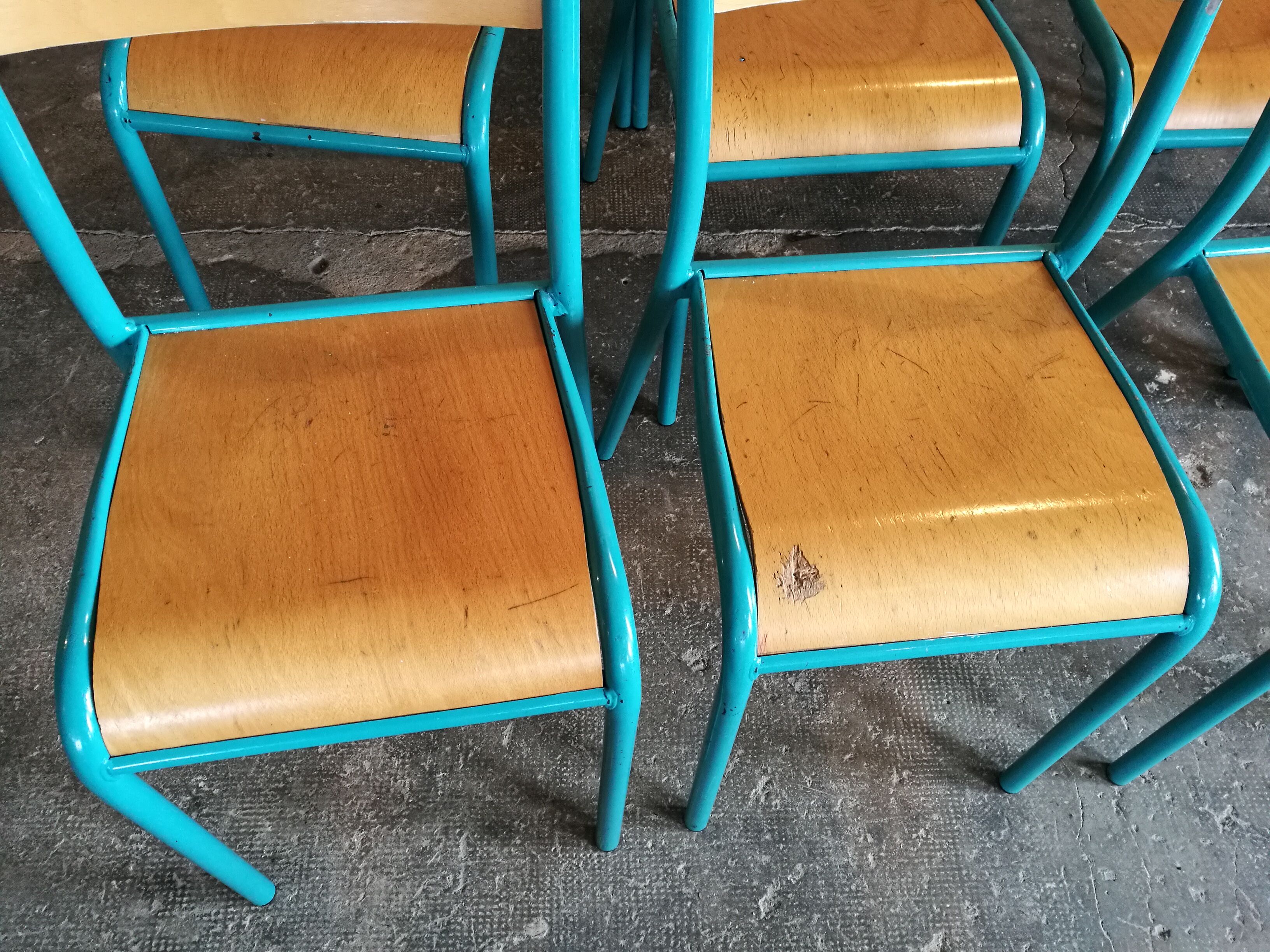 Lot of 13 adult Mullca school chairs