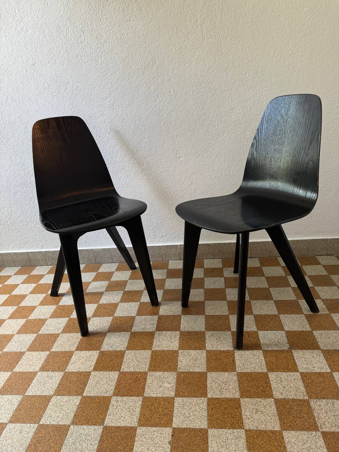 90s designer chairs in lacquered curved wood (X2)