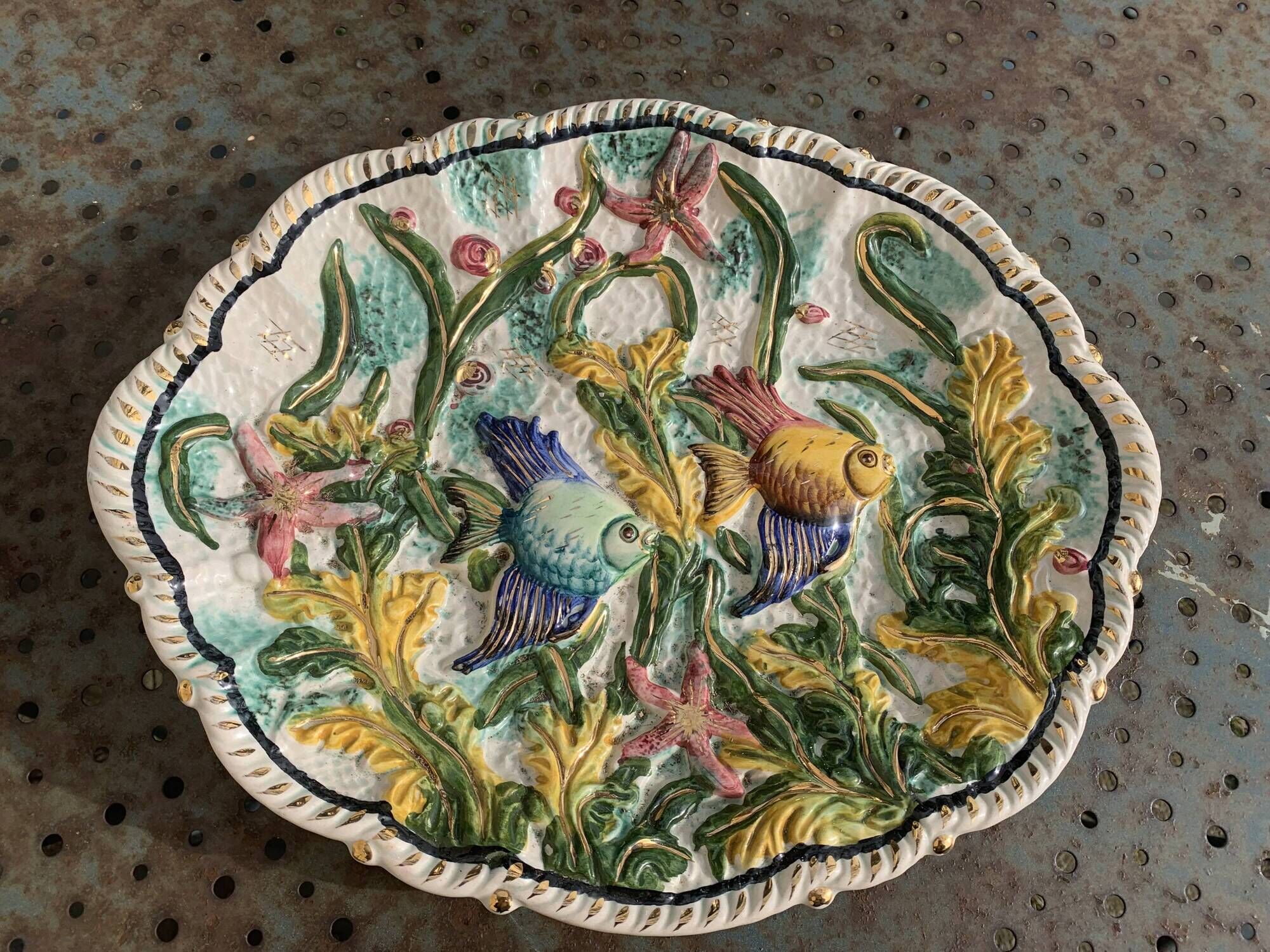 Dish in enamelled ceramic slip, with fish motifs, decorative, collector, vintage