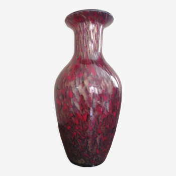 Vase in gold and red opaline