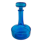 Carafe en verre bleu