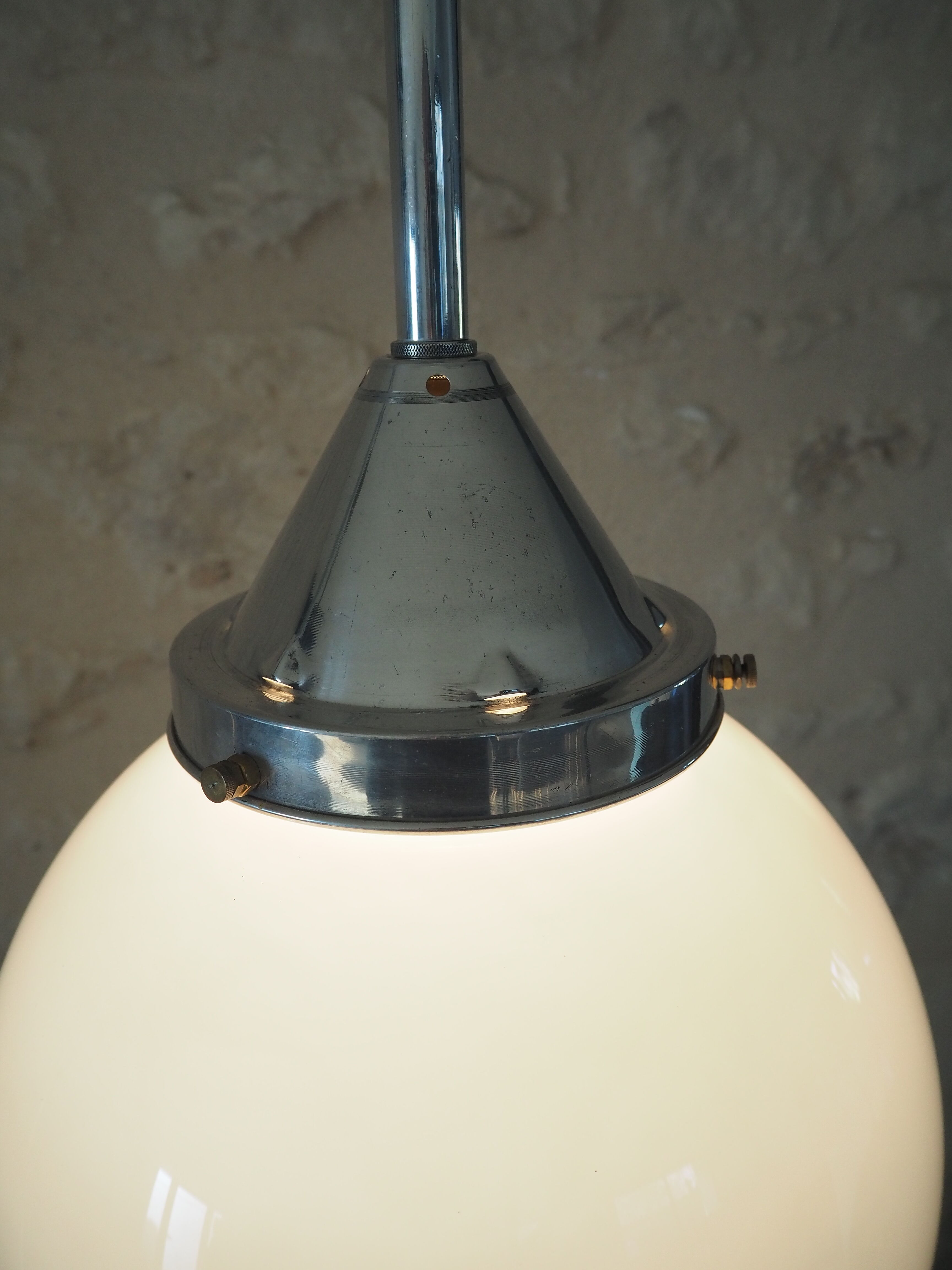 Art deco globe pendant light in white opaline and aluminum rod