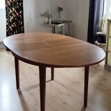 Table scandinave en teck ovale rallonges intégrées, années 60 comme neuve