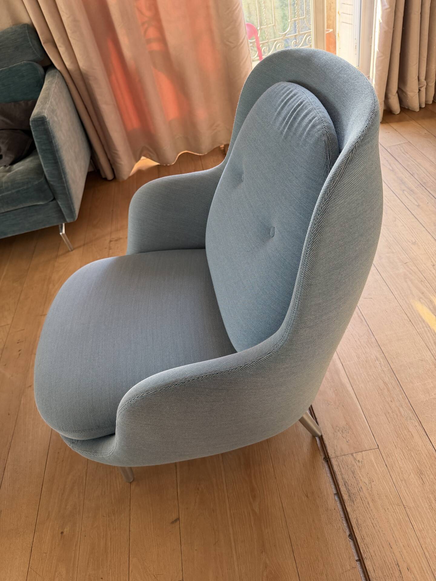 Fri™ armchair fritz hansen – jaime hayon – light blue fabric