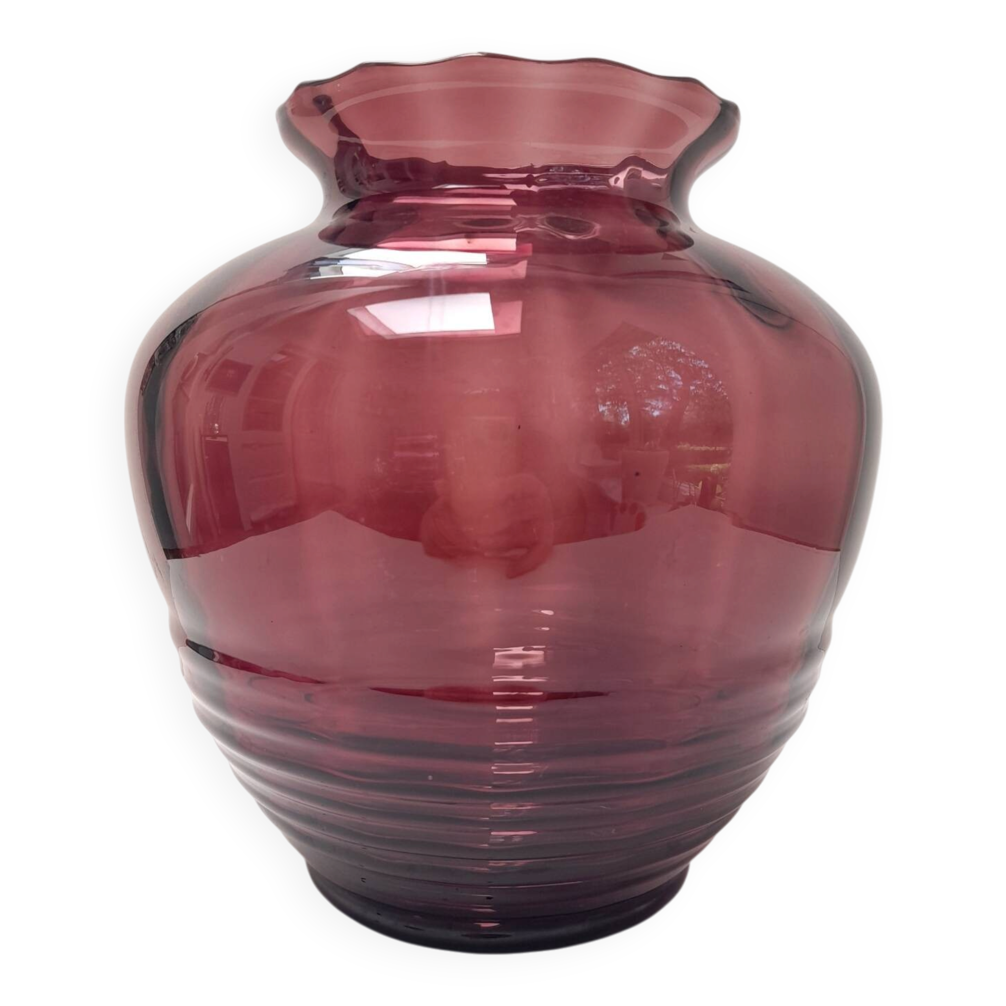 Beautiful Doyen Art Deco vase in burgundy glass.