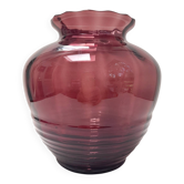 Beautiful Doyen Art Deco vase in burgundy glass.