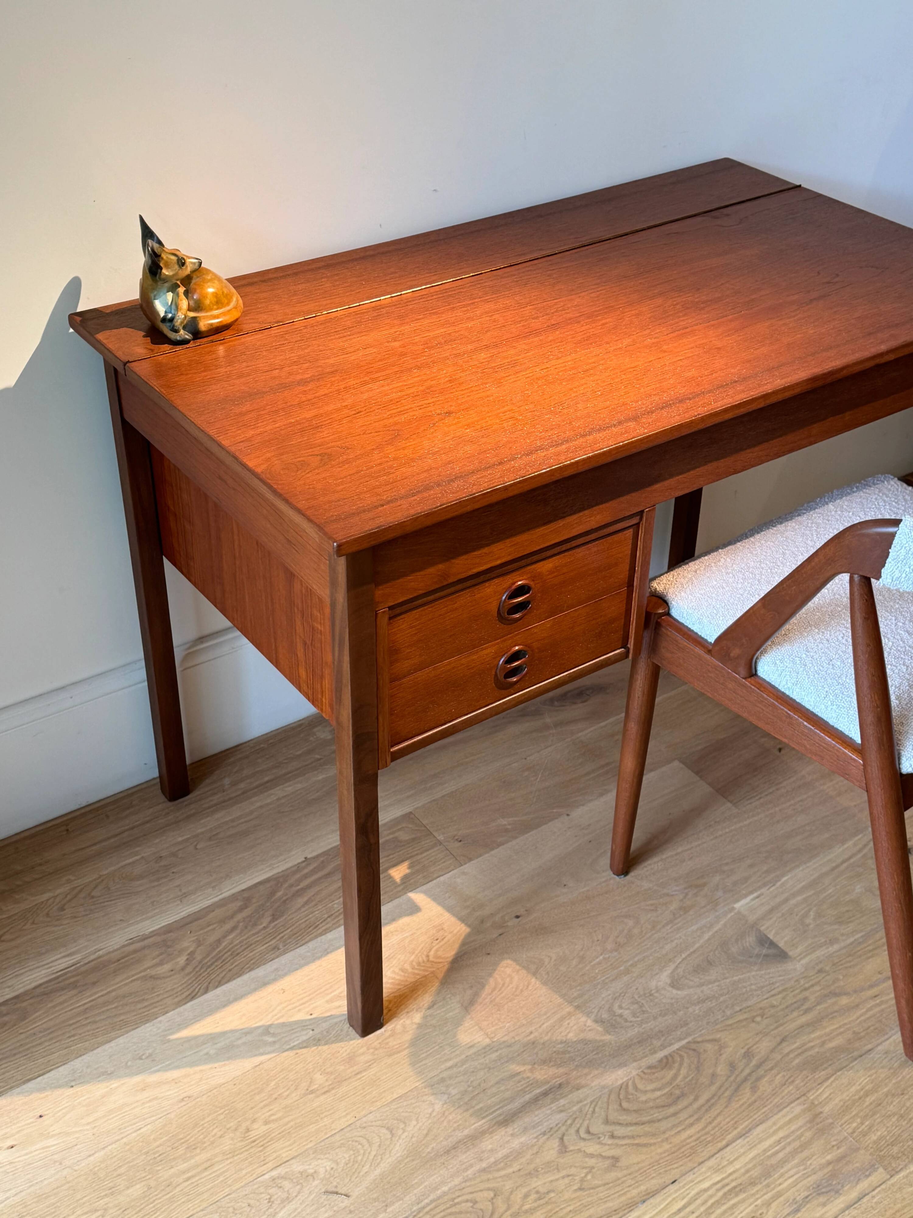 Scandinavian vintage teak desk / dressing table "Arnold"