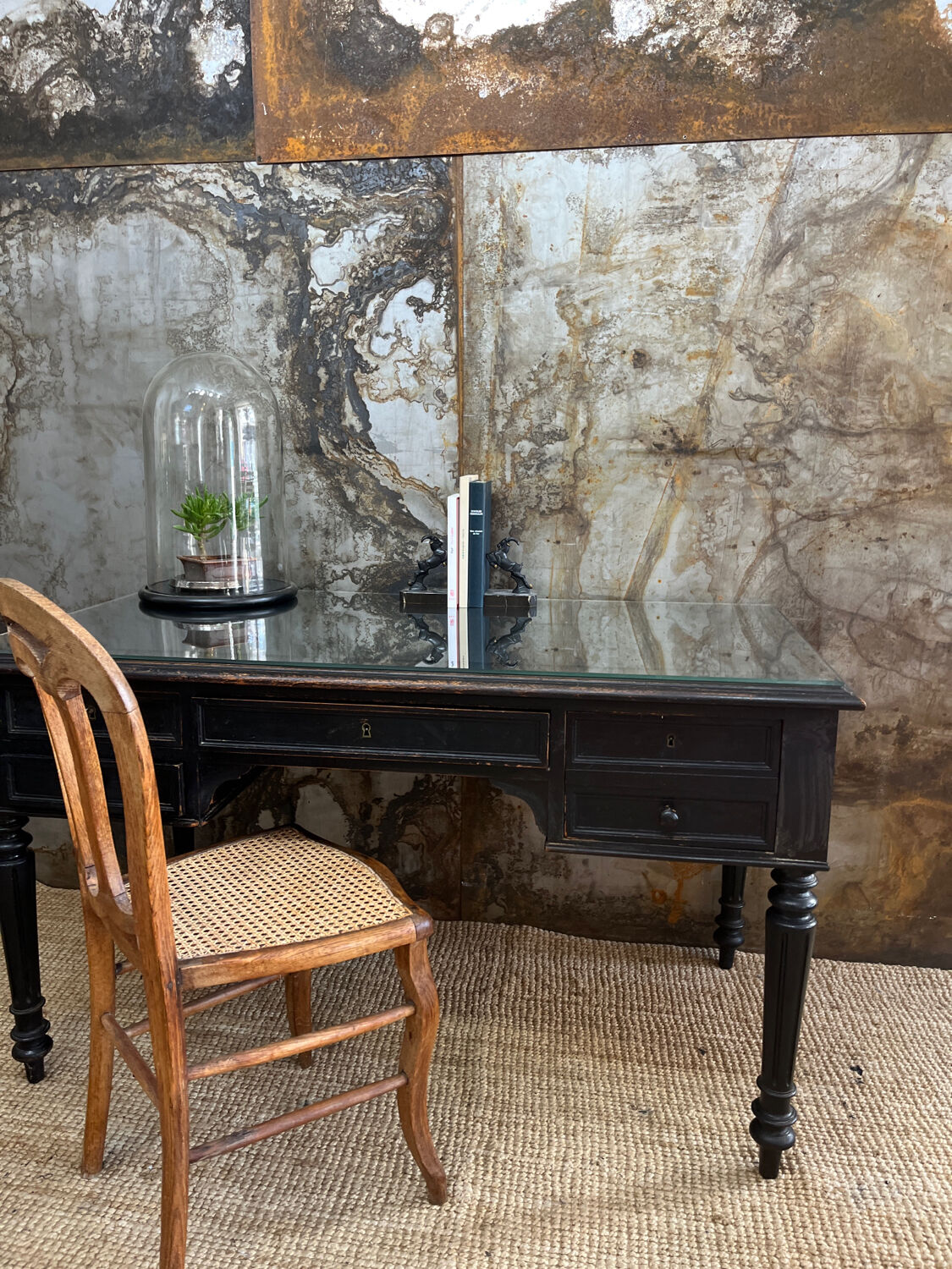 Bureau XIXeme laqué noir et sous main verre biseauté