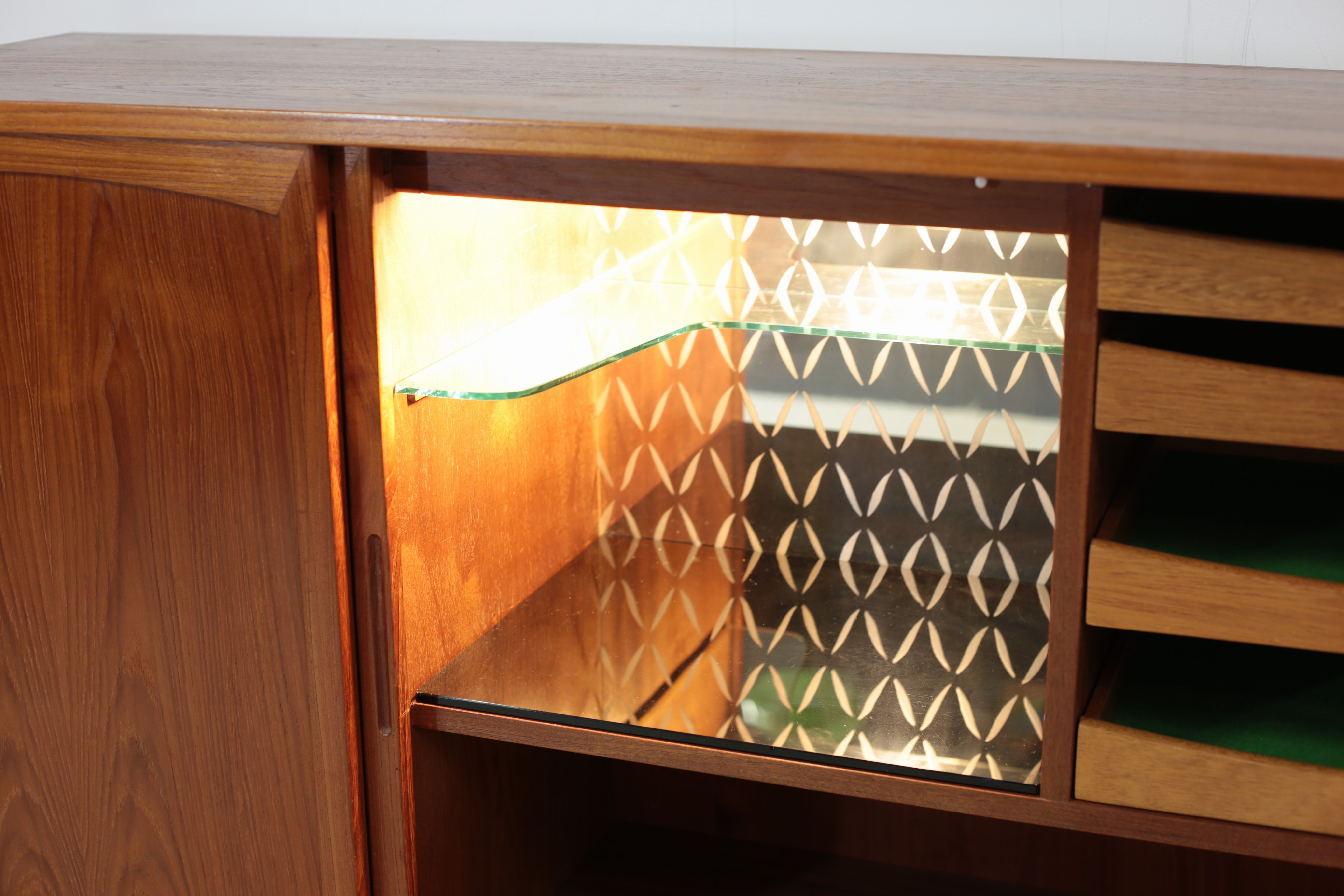 Henning Kjaernulf high sideboard