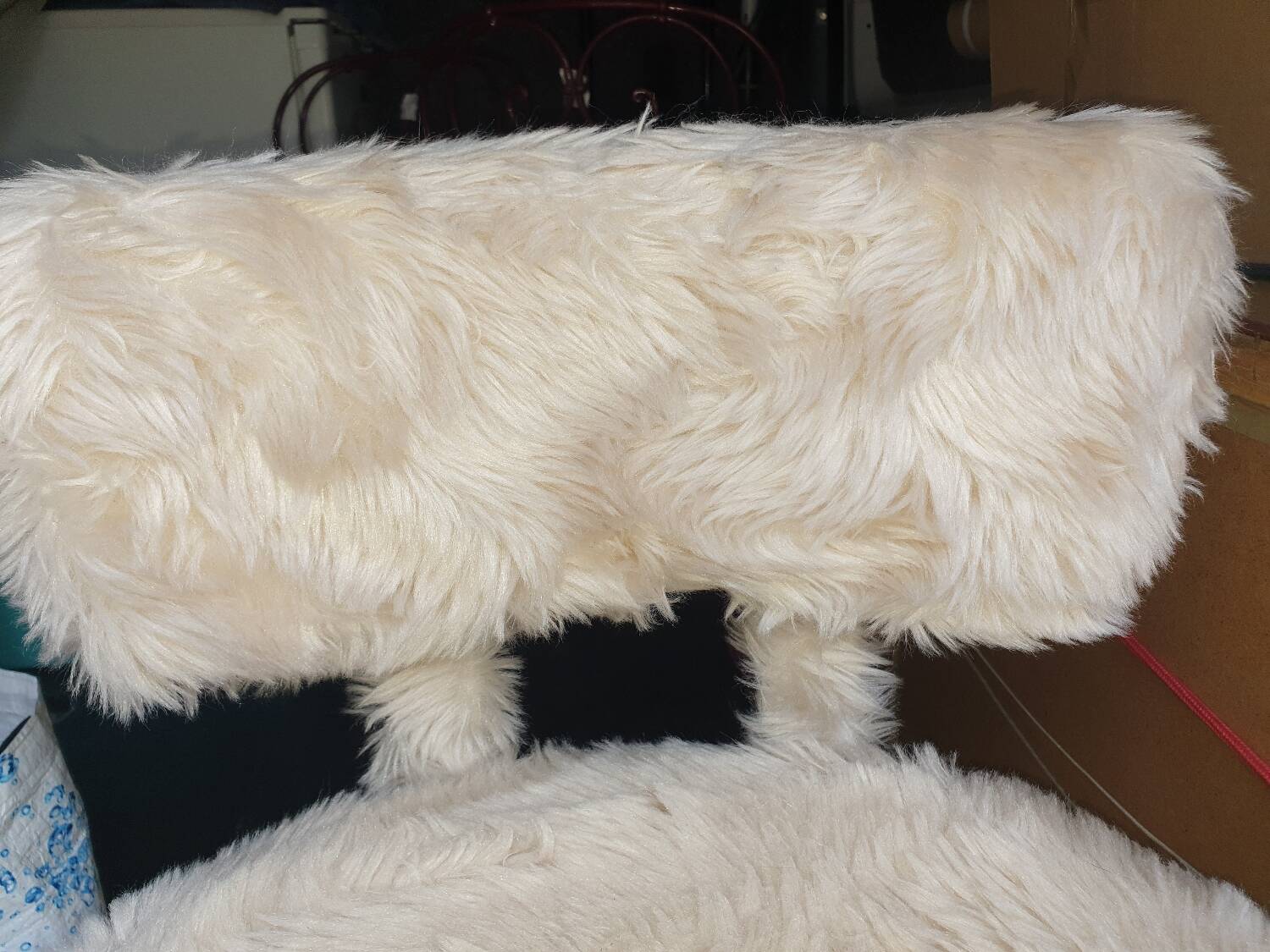 Chaise moumoute seventies blanc