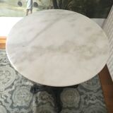 Bistro table in white marble and cast iron