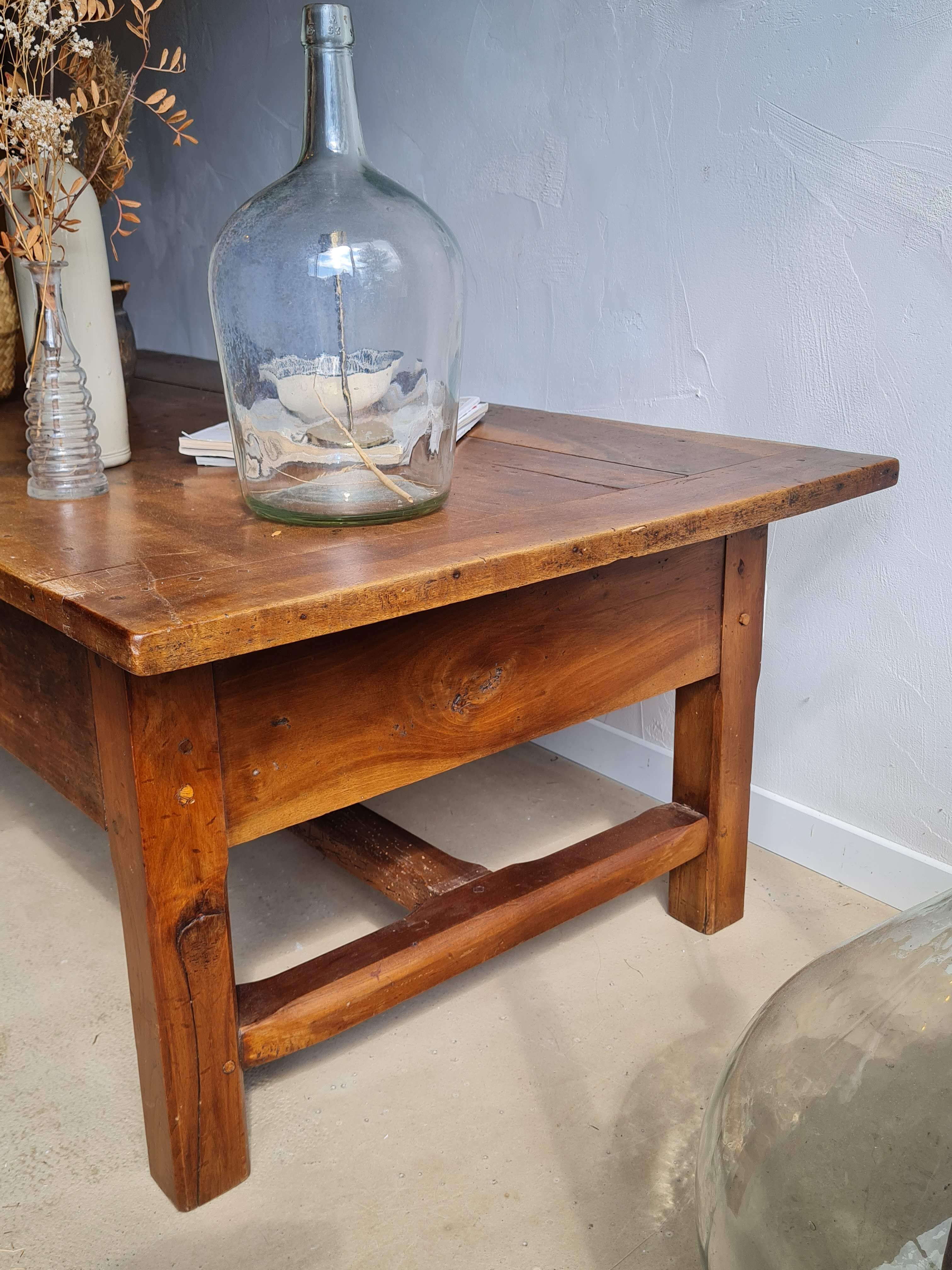 Vintage firm-minded coffee table