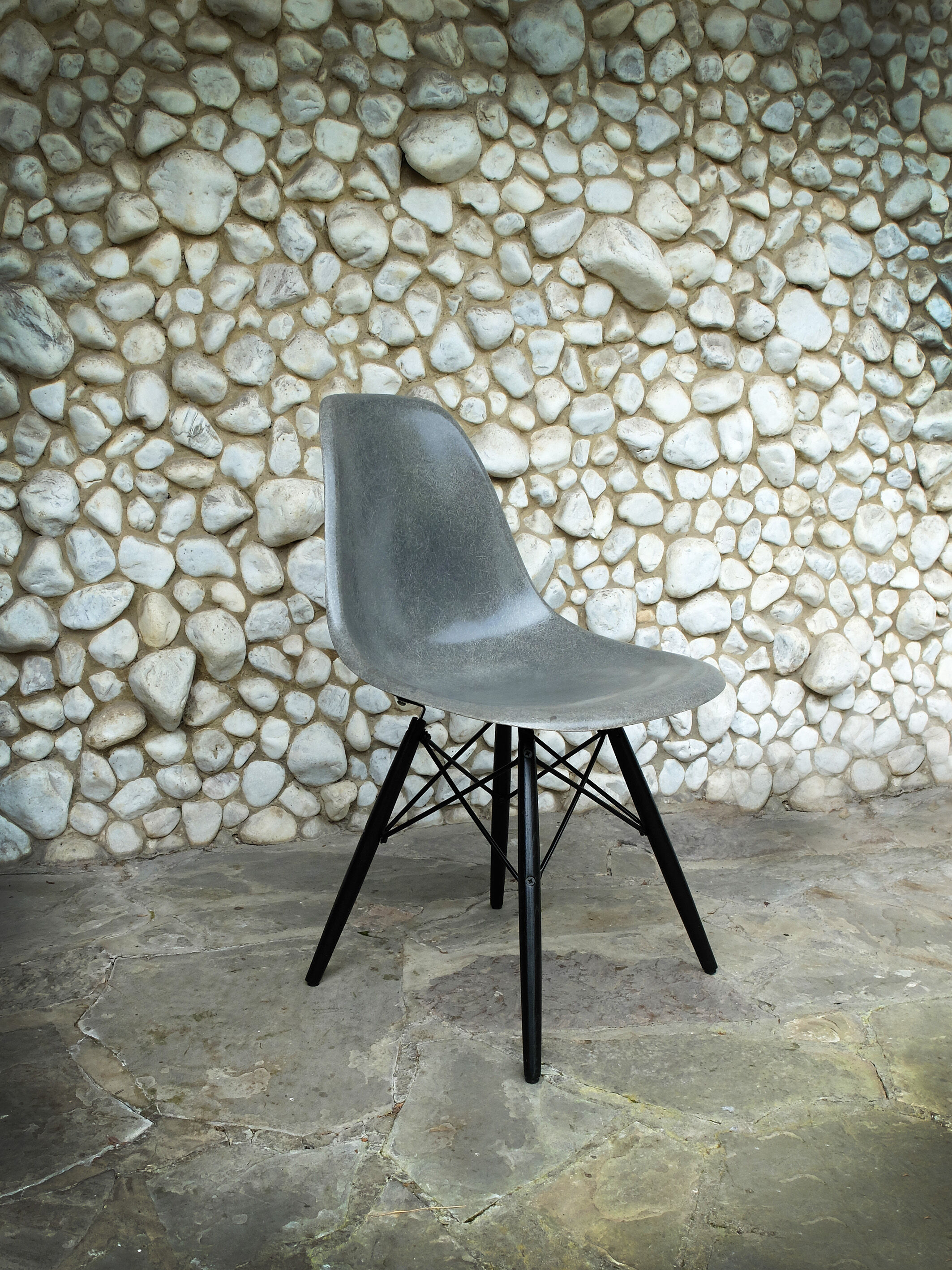 DSW Charles & Ray Eames Chair for Herman Miller Grey Elephant Grey Dowel