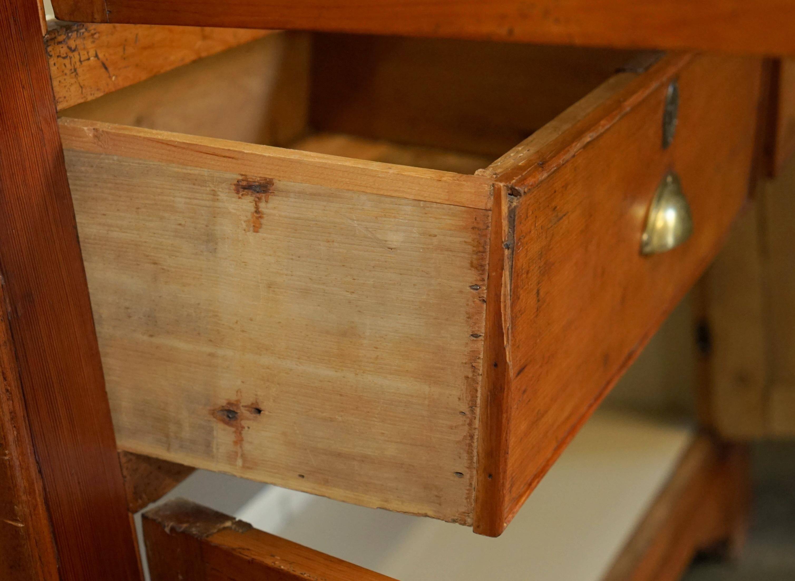 Armoire géorgienne en pin, environ 1780