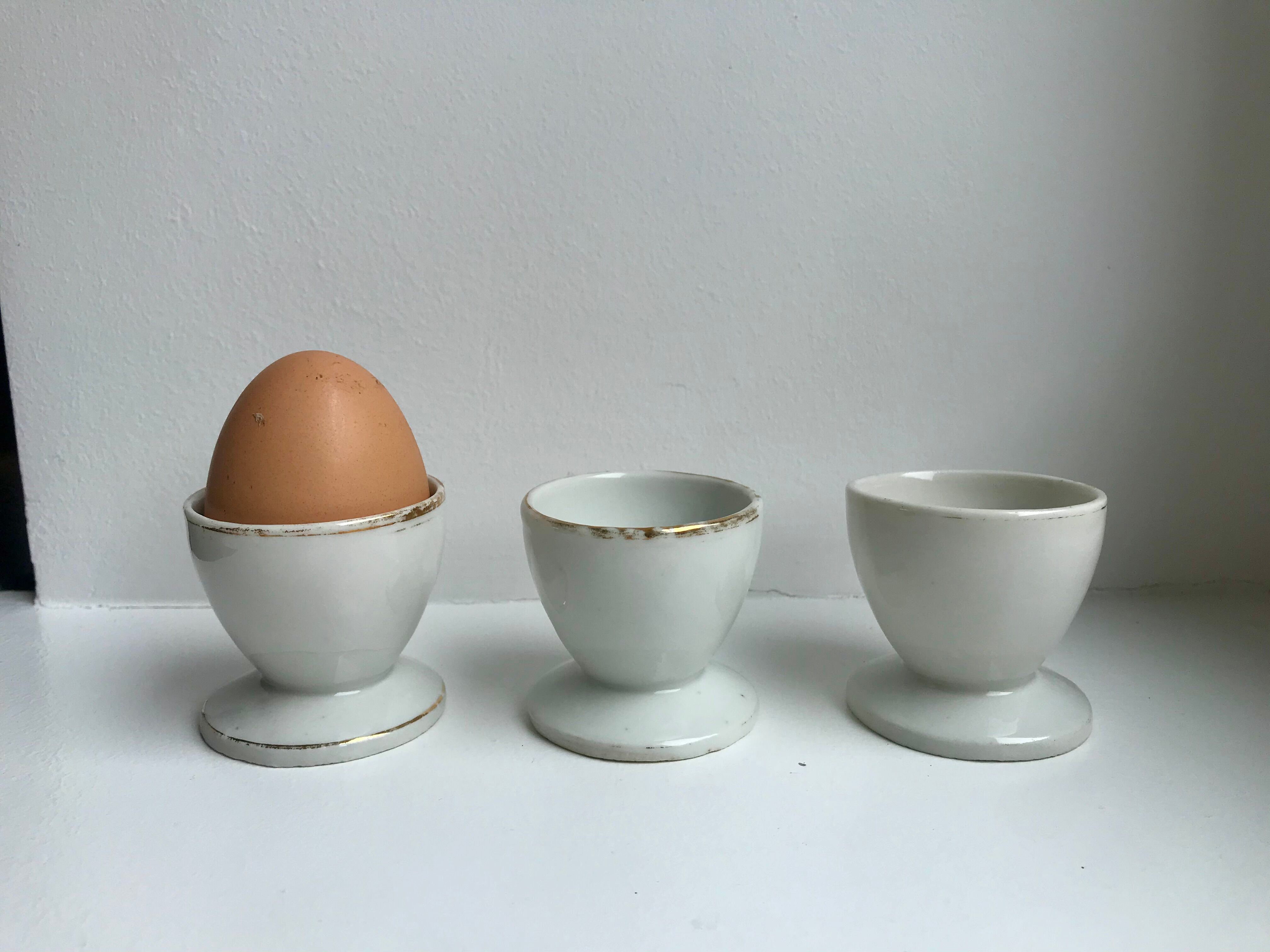 Trio of white shells bordered gold 50s