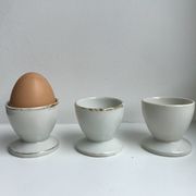 Trio de coquetiers blancs liseré doré années 50