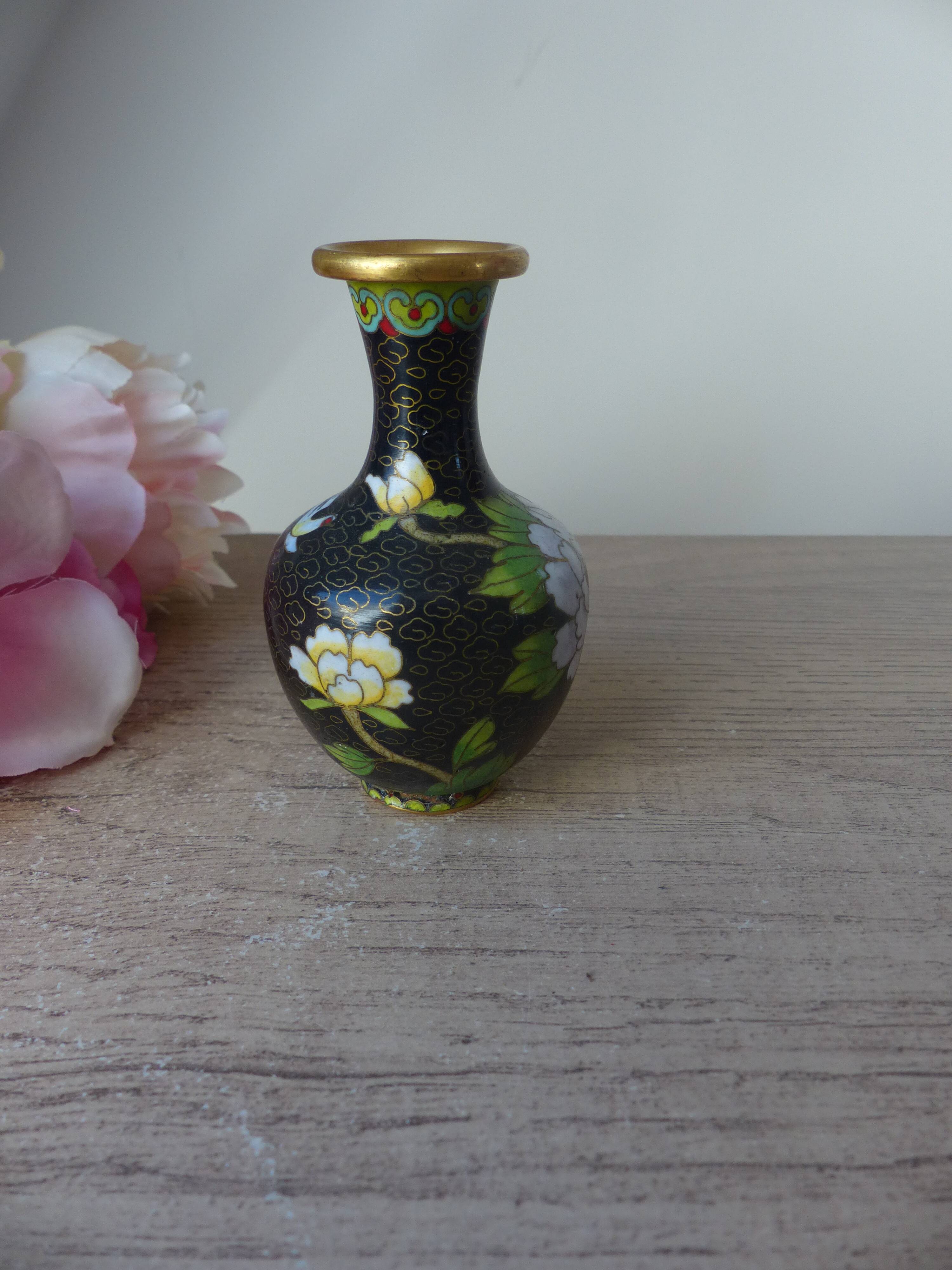 Miniature vase in black and gold cloisonné brass with peonies and flowers decor Vintage