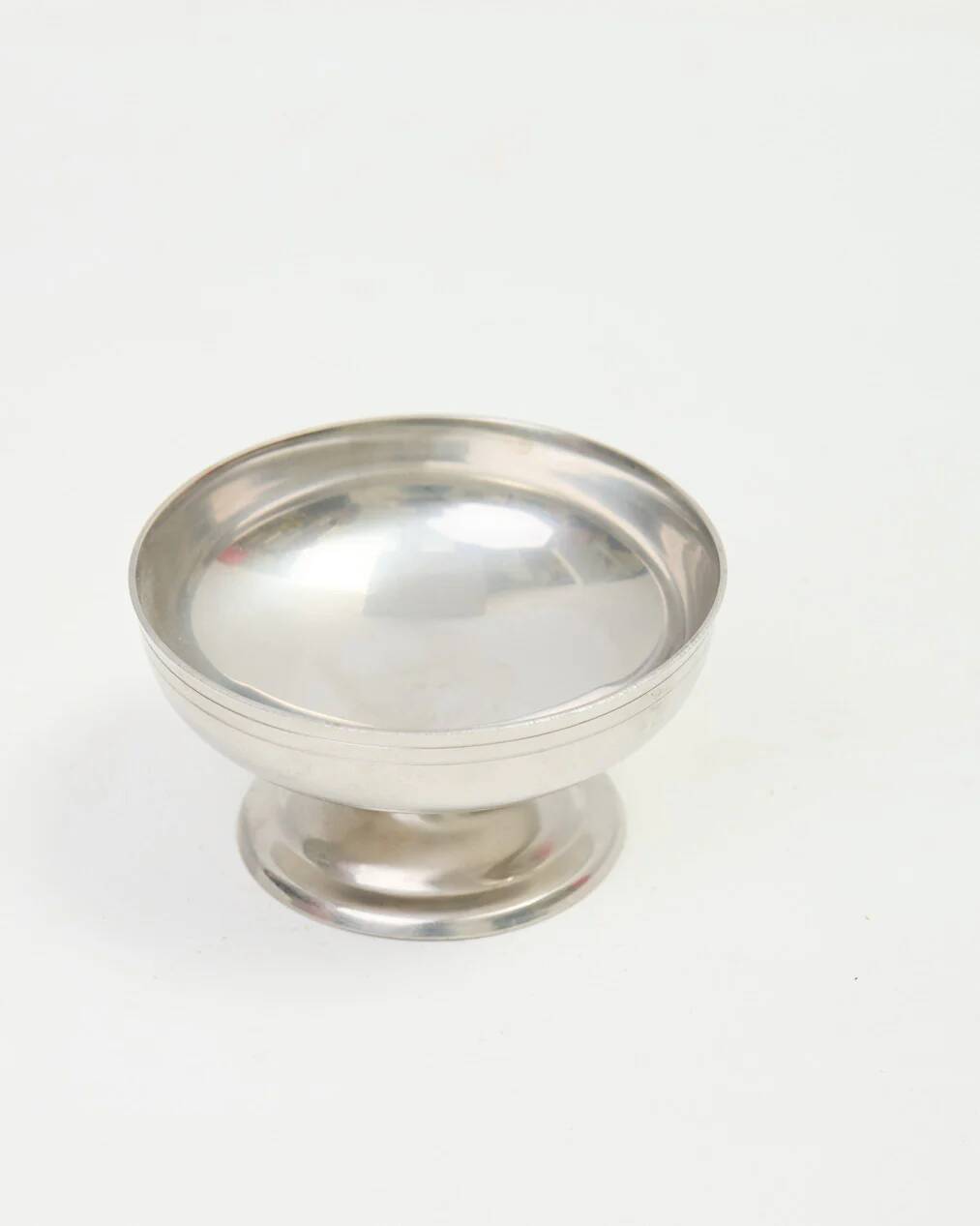 Engraved dessert bowls, Rémy Letang (1 of 2)