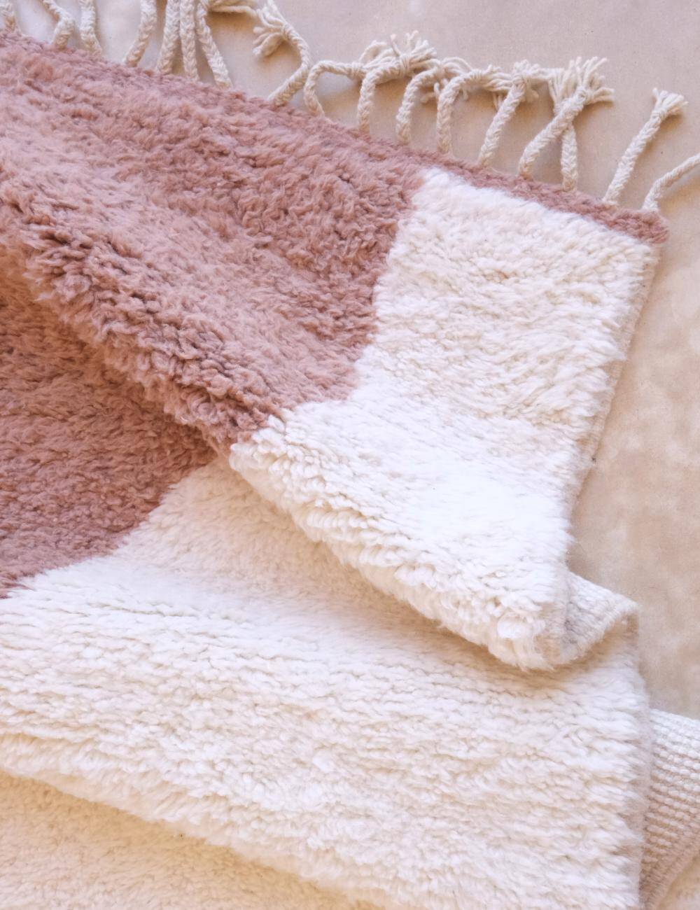 Contemporary wool rug - 351 x 255 cm