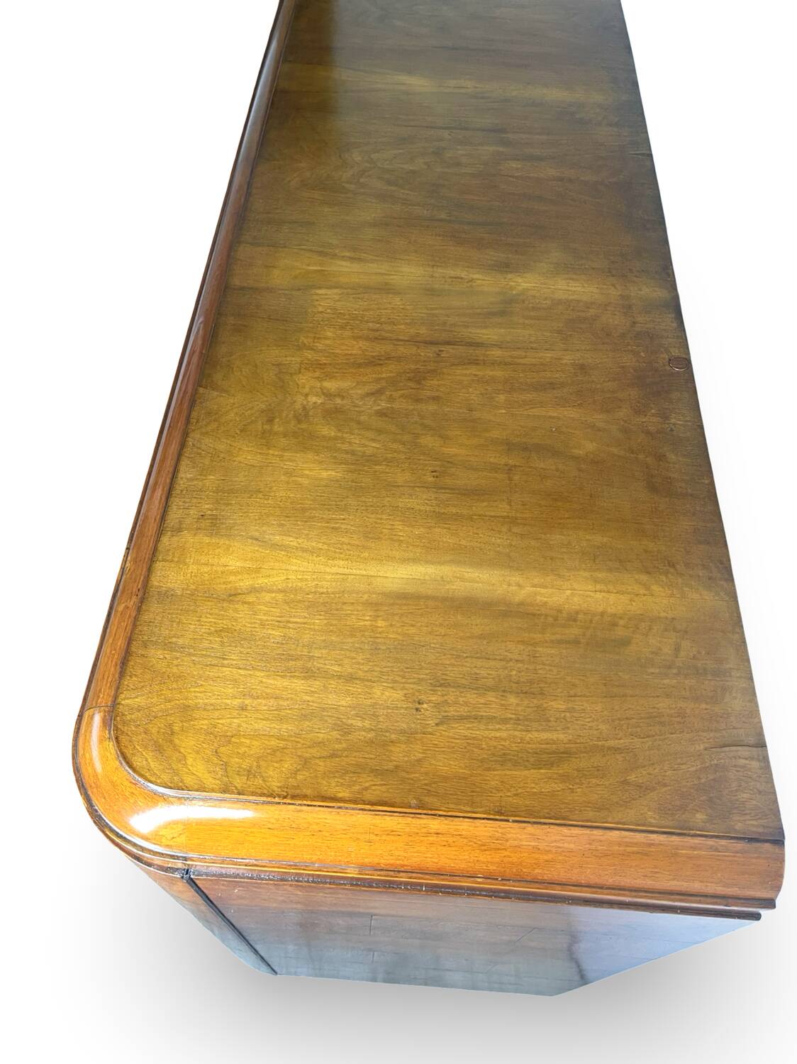 Buffet en noyer Art déco italien, de grande qualité.