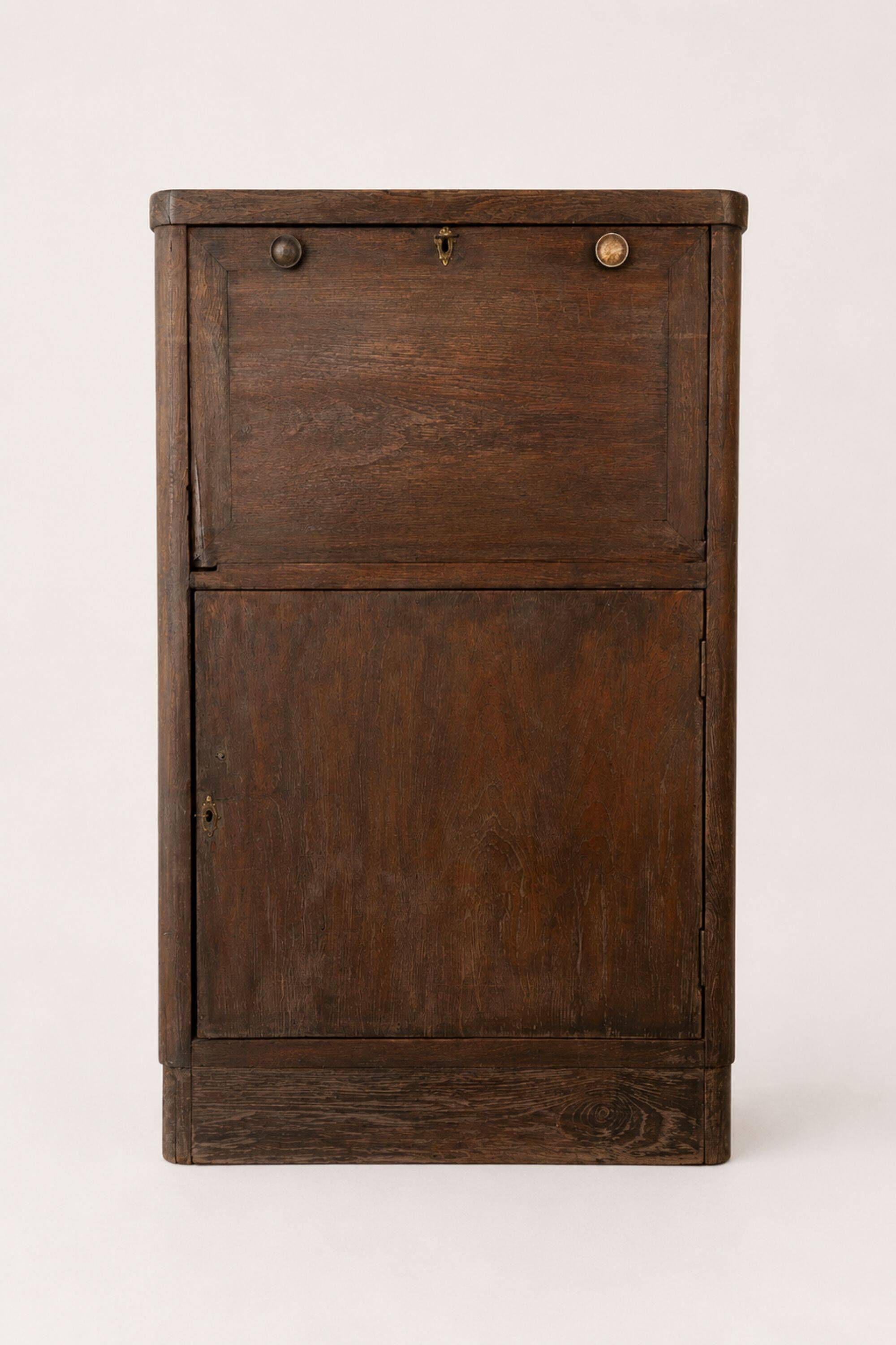 Meuble bar ancien en bois massif — pièce de caractère